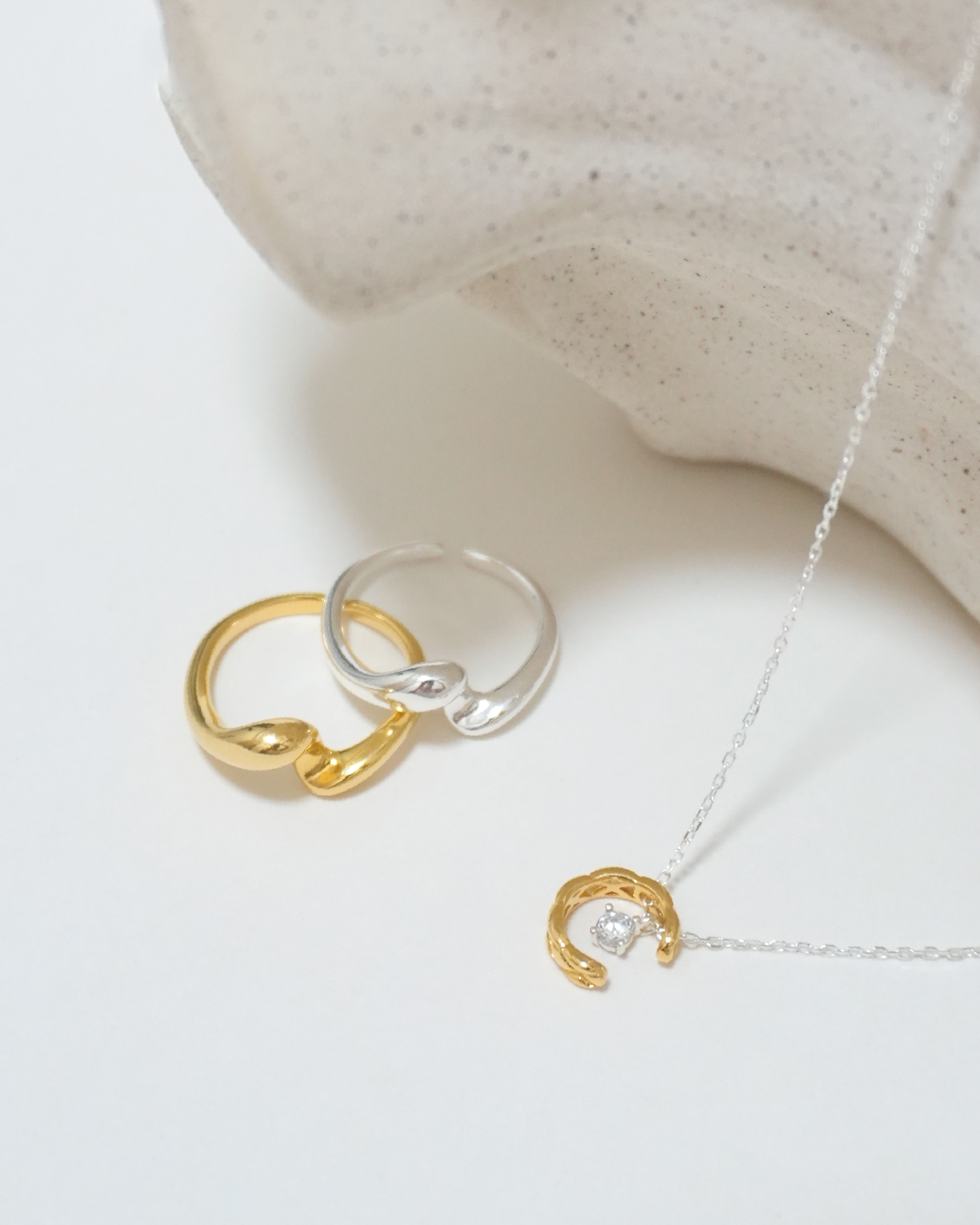 Dual-tone Moonbeam Necklace