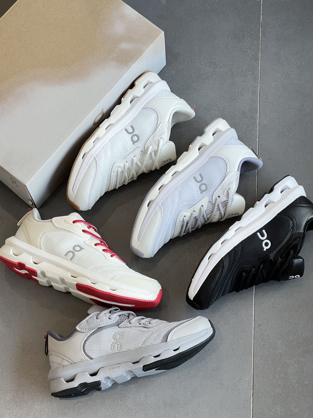 $388對。On 昂跑 Cloudzone Moon 2026 新品 情侶運動跑鞋