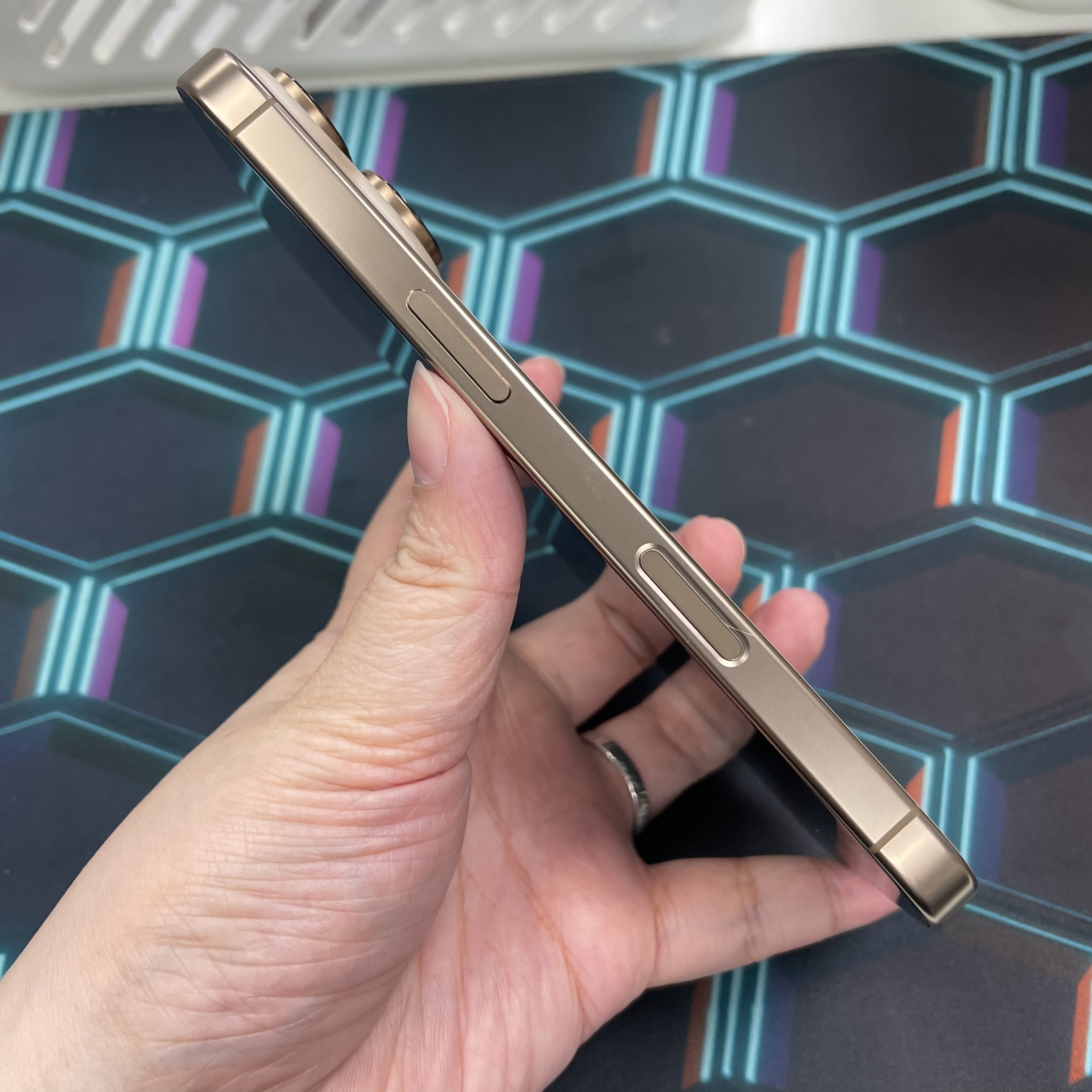 *6448 16 Pro 完美機 512GB 電91 沙色 gold