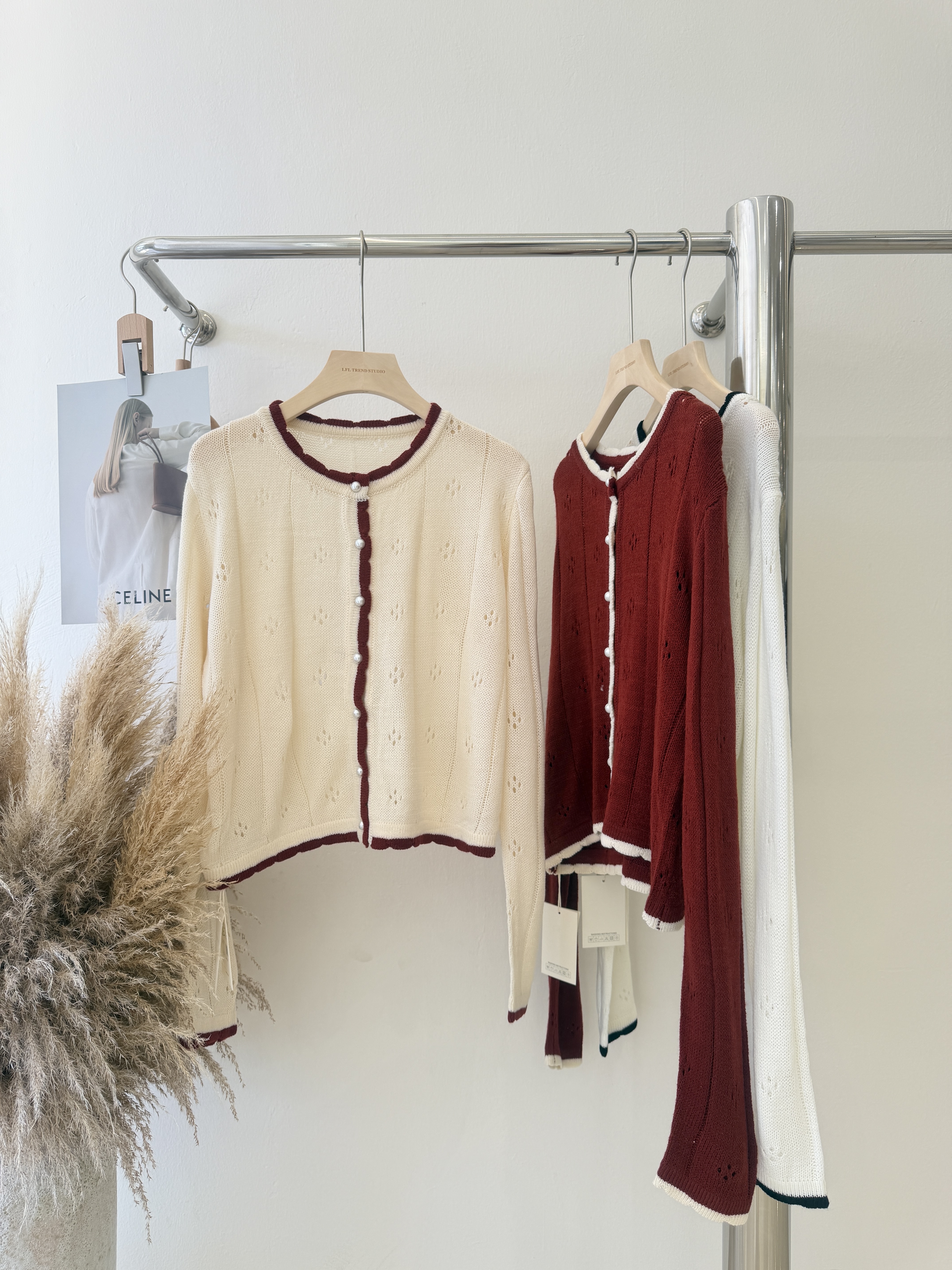 6714 温柔木耳边镂空长袖