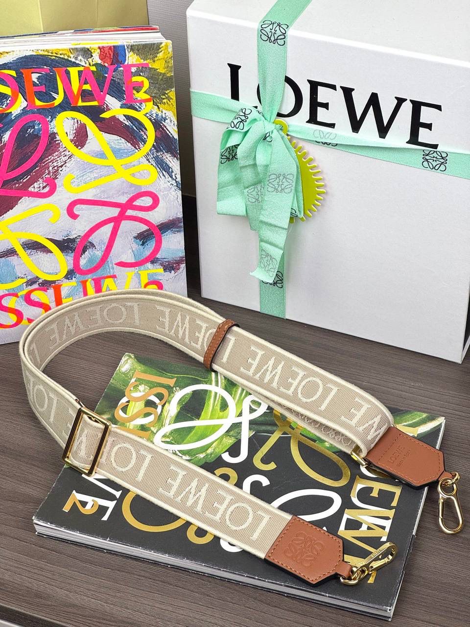 𝐀𝐧𝐚𝐠𝐫𝐚𝐦 刺绣肩带「棕色/金扣」 👈 全新升级上线♻️ 尺寸:𝟗𝟗-𝟒𝐜𝐦（长度可调节） 编码：182323