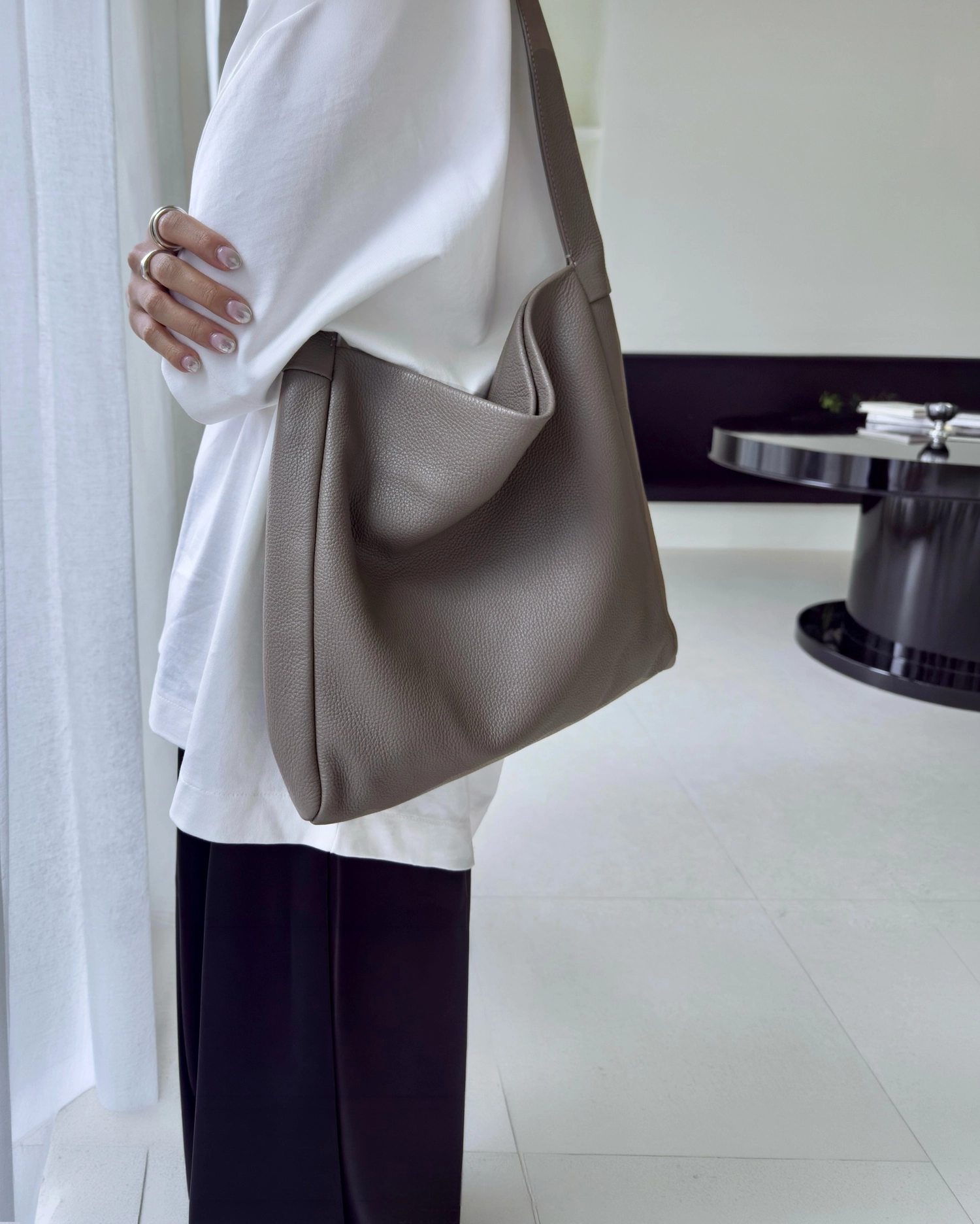 【26FW】預訂_Carpet Shoulder By Bucks & leather
