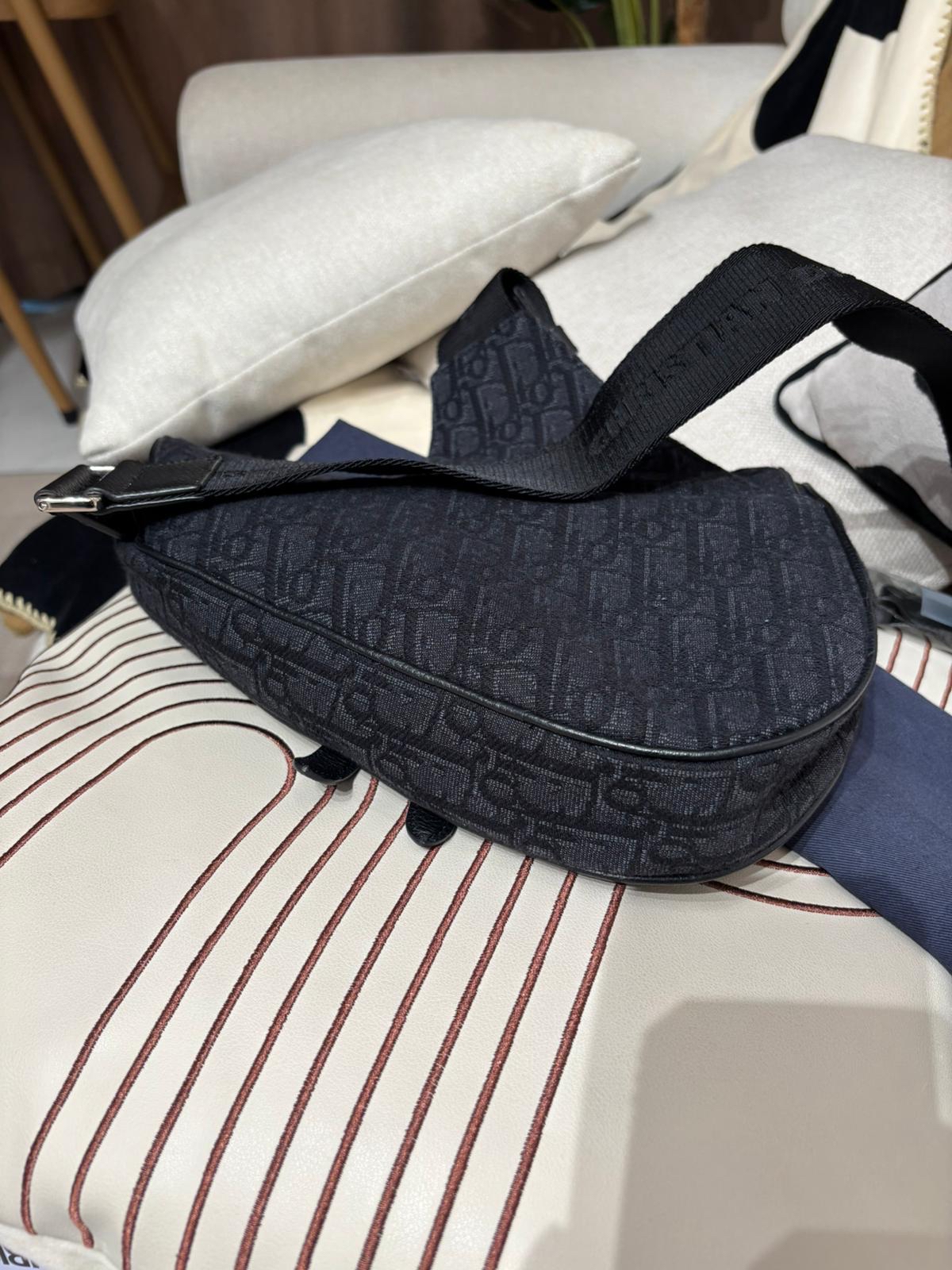 Dior Oblique Saddle Bag Medium 100%Authentic, 98%New ✅Booklet✅Dust bag 