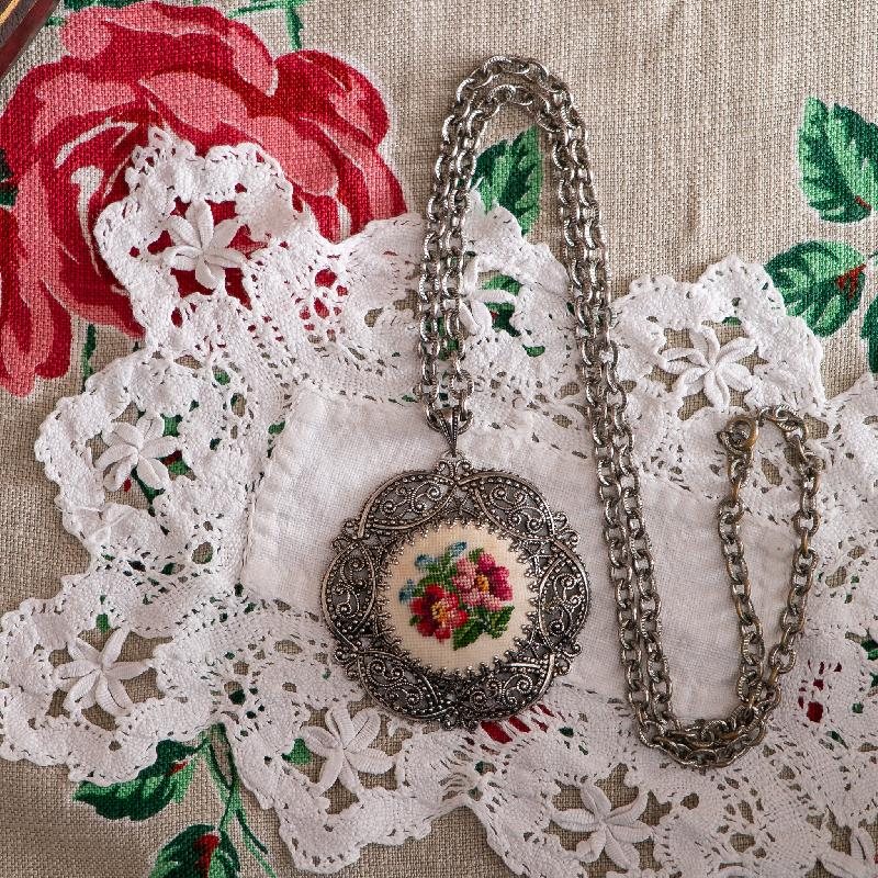 Vintage C.a.1960s Austrian Petit Needlepoint Floral Silver Tone Large Pendant Necklace (NZ007)