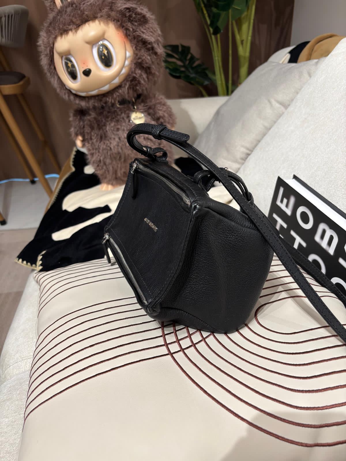 Givenchy Pandora Mini Crossbody Bag 黑色,100%Authentic,98%new