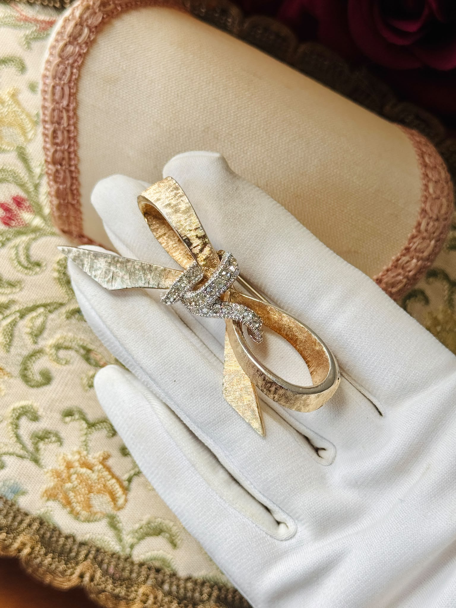 Vintage C.a. 1950s Avon Textured Gold & Silver Bow Shape Brooch(MT2638)