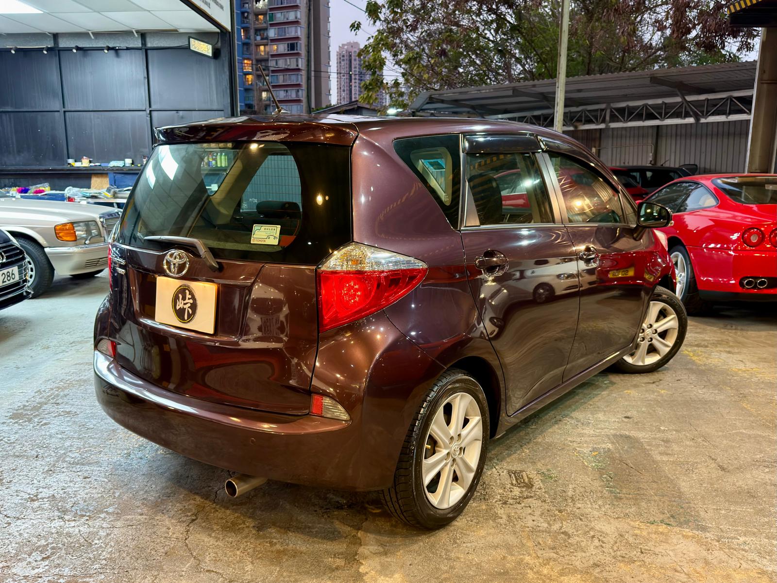 Toyota Ractis Verso 2011