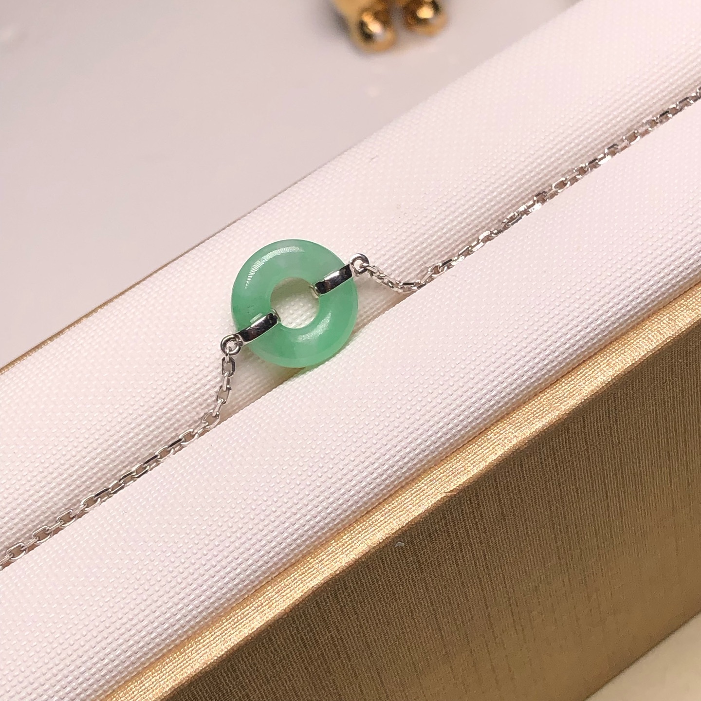 18K鉑金飄翠平安環手鏈