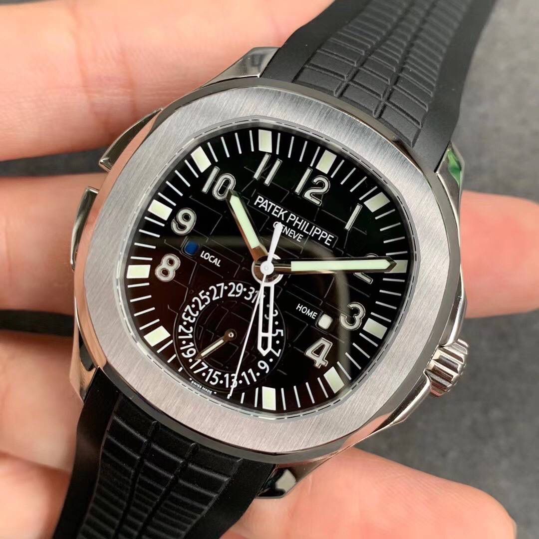 🔥全新PP百达..翡丽 复杂功能AQUANAUT旅行家＂手雷＂5164A系列＂V2＂超强升级版🔥 全新V2技术重点突破 1⃣️：升级最新机芯为PP. Cal.324 S C FUS 一体机，机芯摆轮位置实现与正品一致方向，现为市面最高版本。 2⃣️：新款字面巧克力颗粒感形状更立体 3⃣️：精益求精 V2版机芯主夹板字体更细致 升级为最新换代甲板鸽子血红宝石 实现最接近正品的工艺。