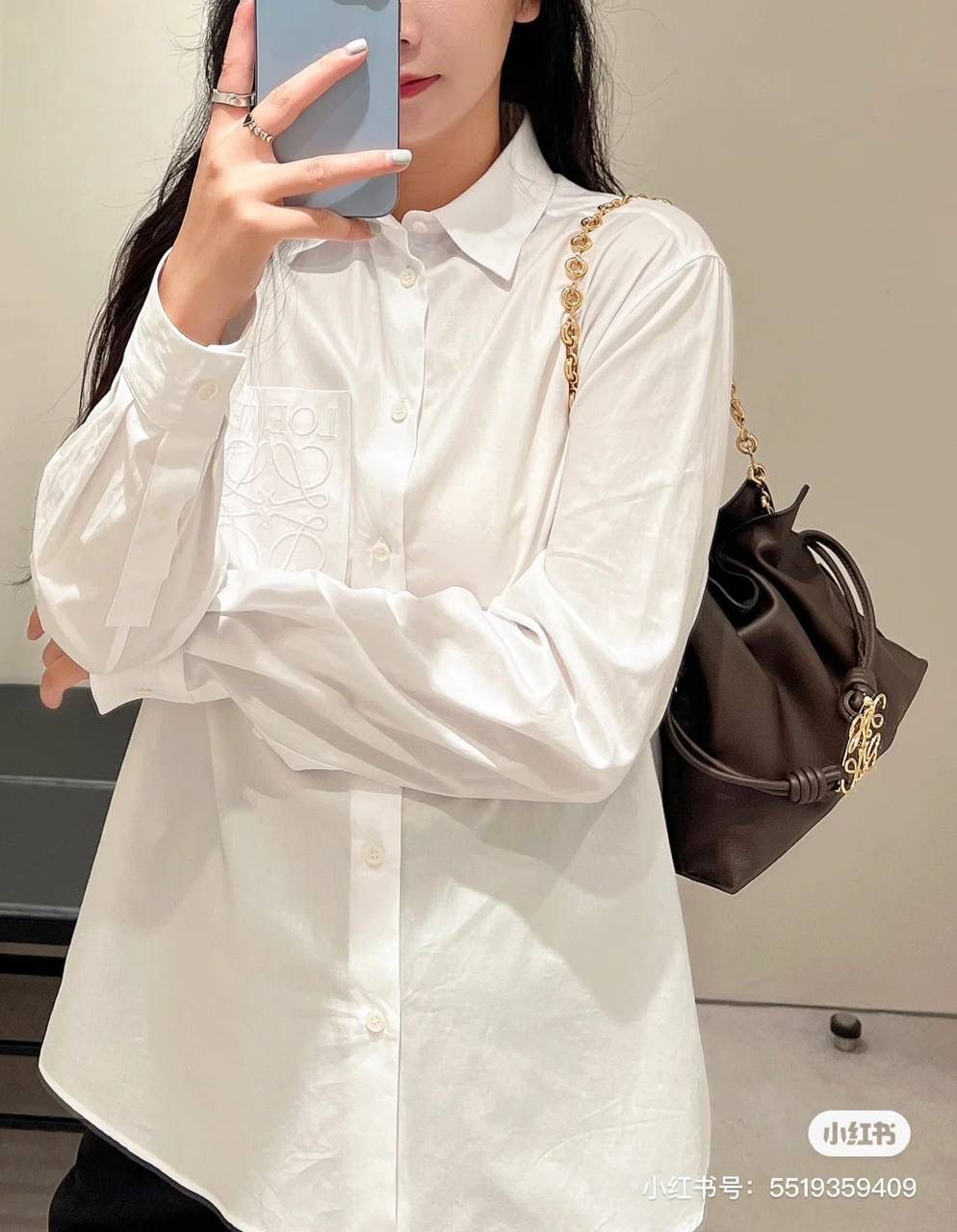 👑人气单品: LOE饰品胸针👑💏【金色/银色】 ❤️纯黄铜，真空电镀18K真金，纯德国进口设备铸造，精湛的手工艺，顶级还原。👌🏻 ❤️尺寸约5.1*4.7*0.15cm