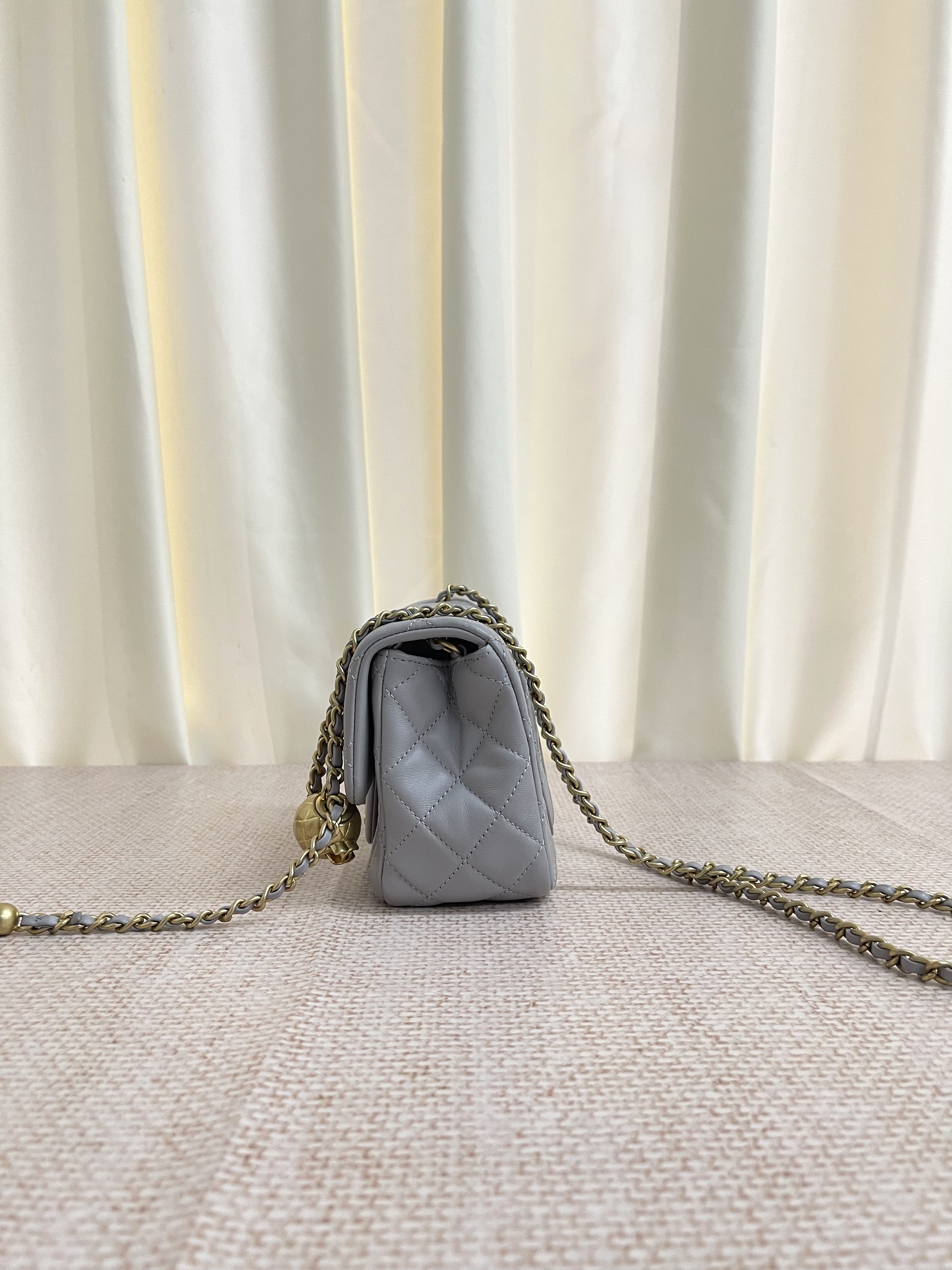 Pre-owned Chanel Square Pearl Crush / Product Code: 26042701