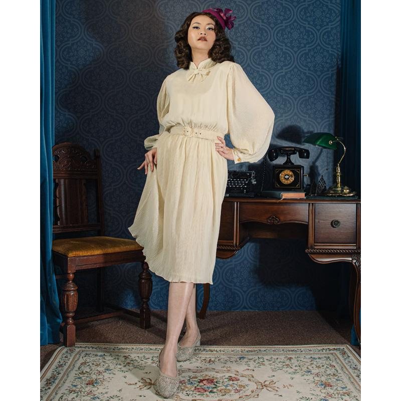 C.a. 1980s Lilli Ann Ivory Beige Accordion Bishop Sleeves Day Dress with Bow(MU108-26)