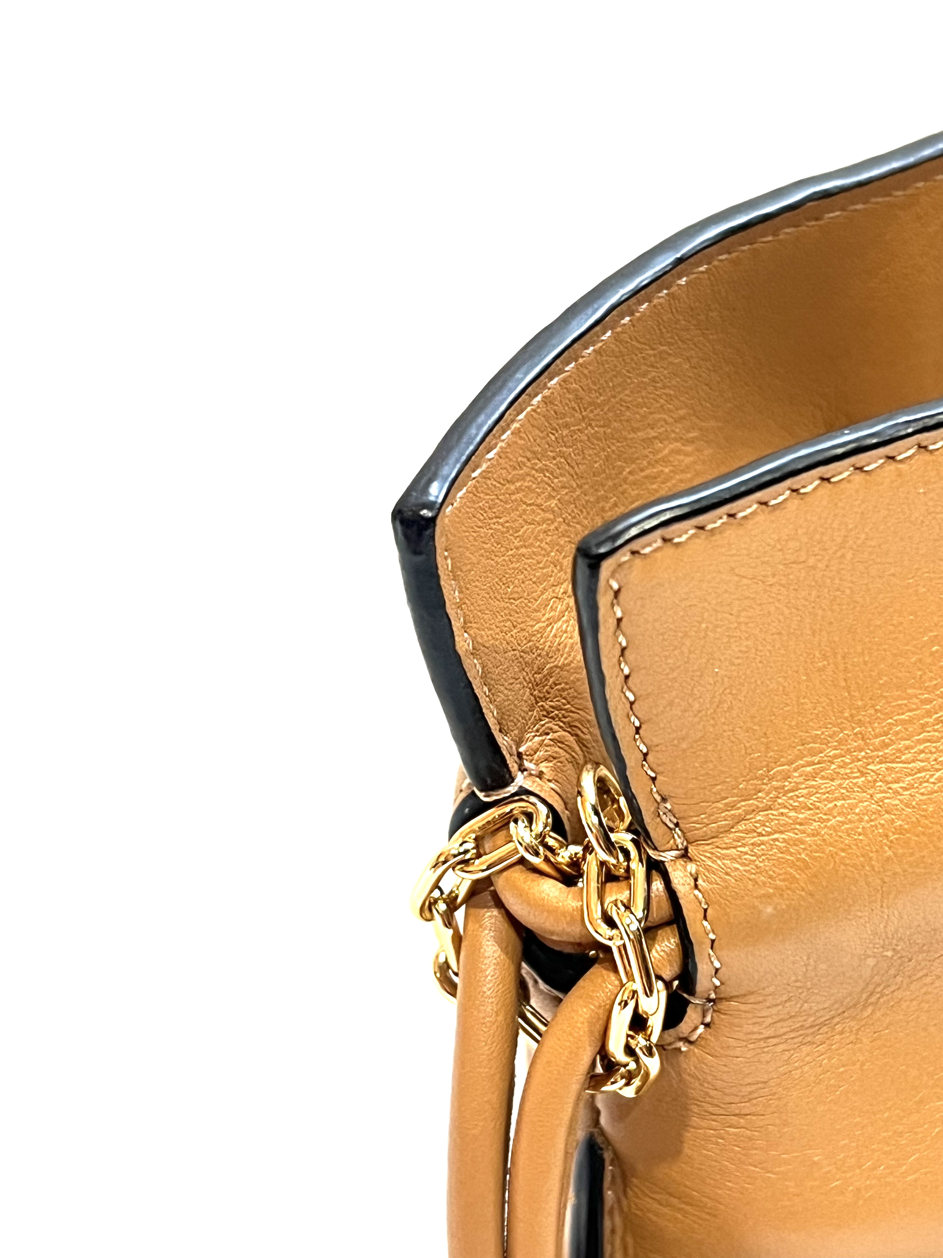 Pre-Owned LOEWE Nano Flamenco Leather Clutch / Product Code: 26041652