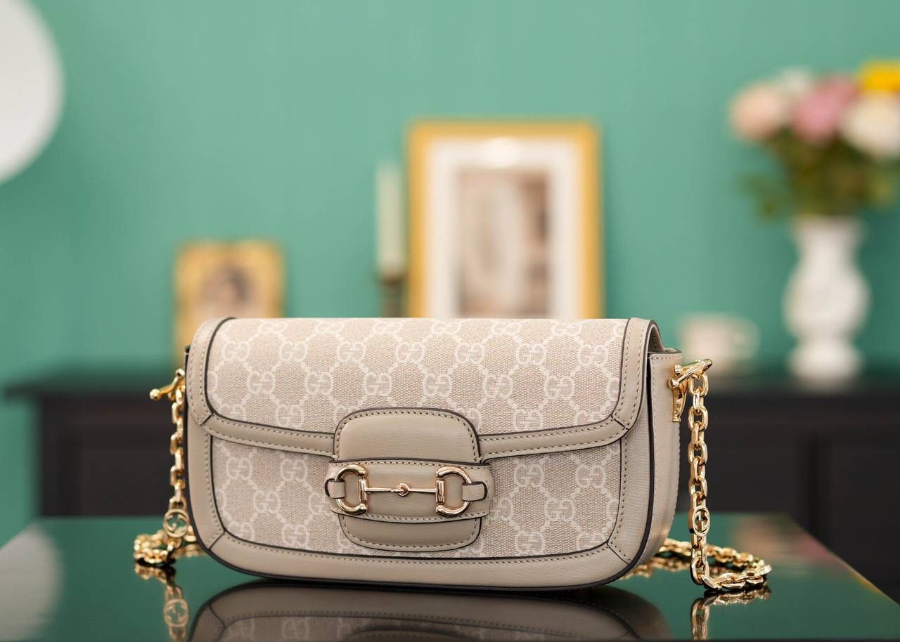Gucci Horsebit 1955 Shoulder Bag in Beige and White