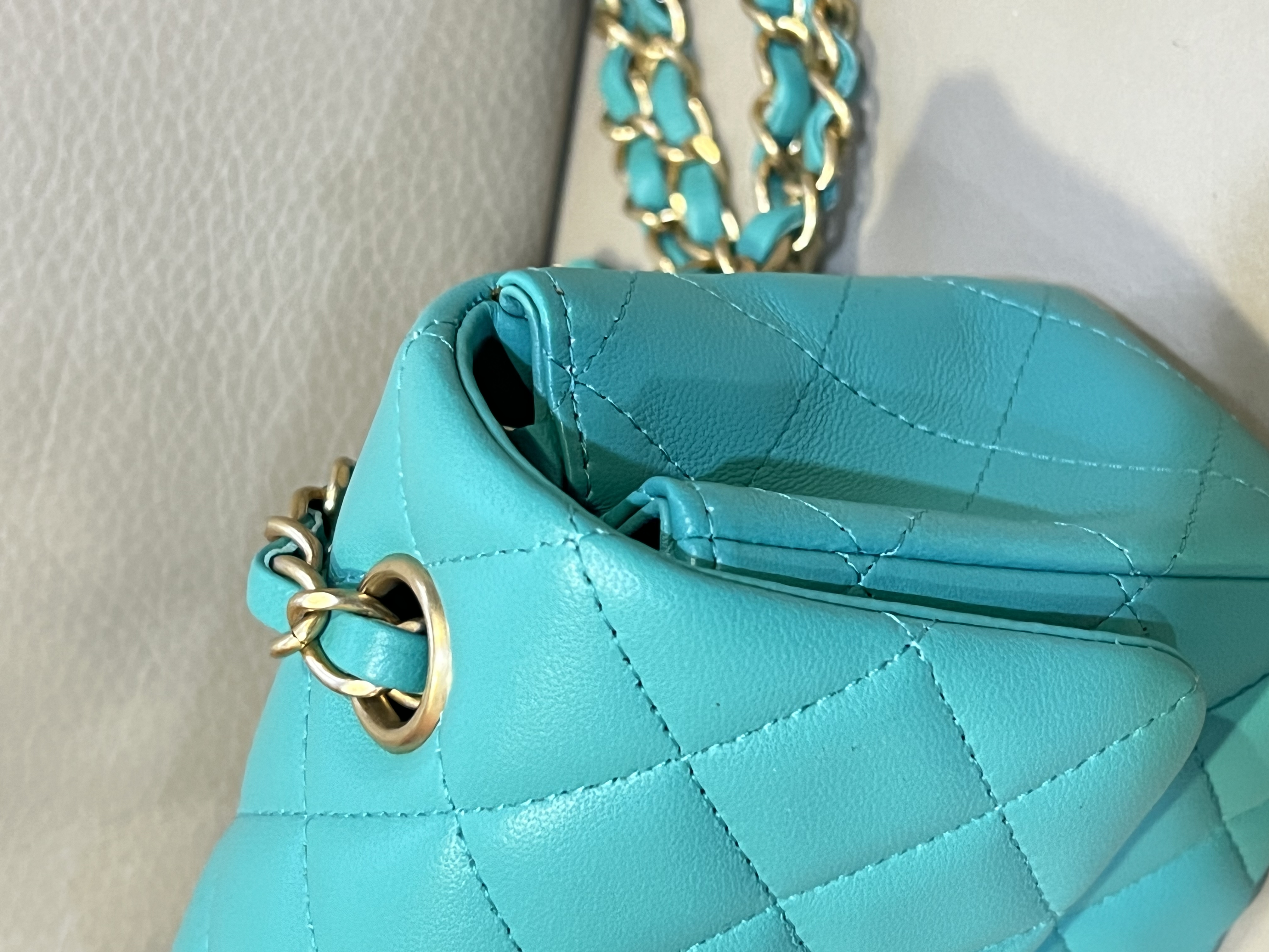 Pre-Owned CHANEL Classic Mini Flap Bag / Product Code: 26041658