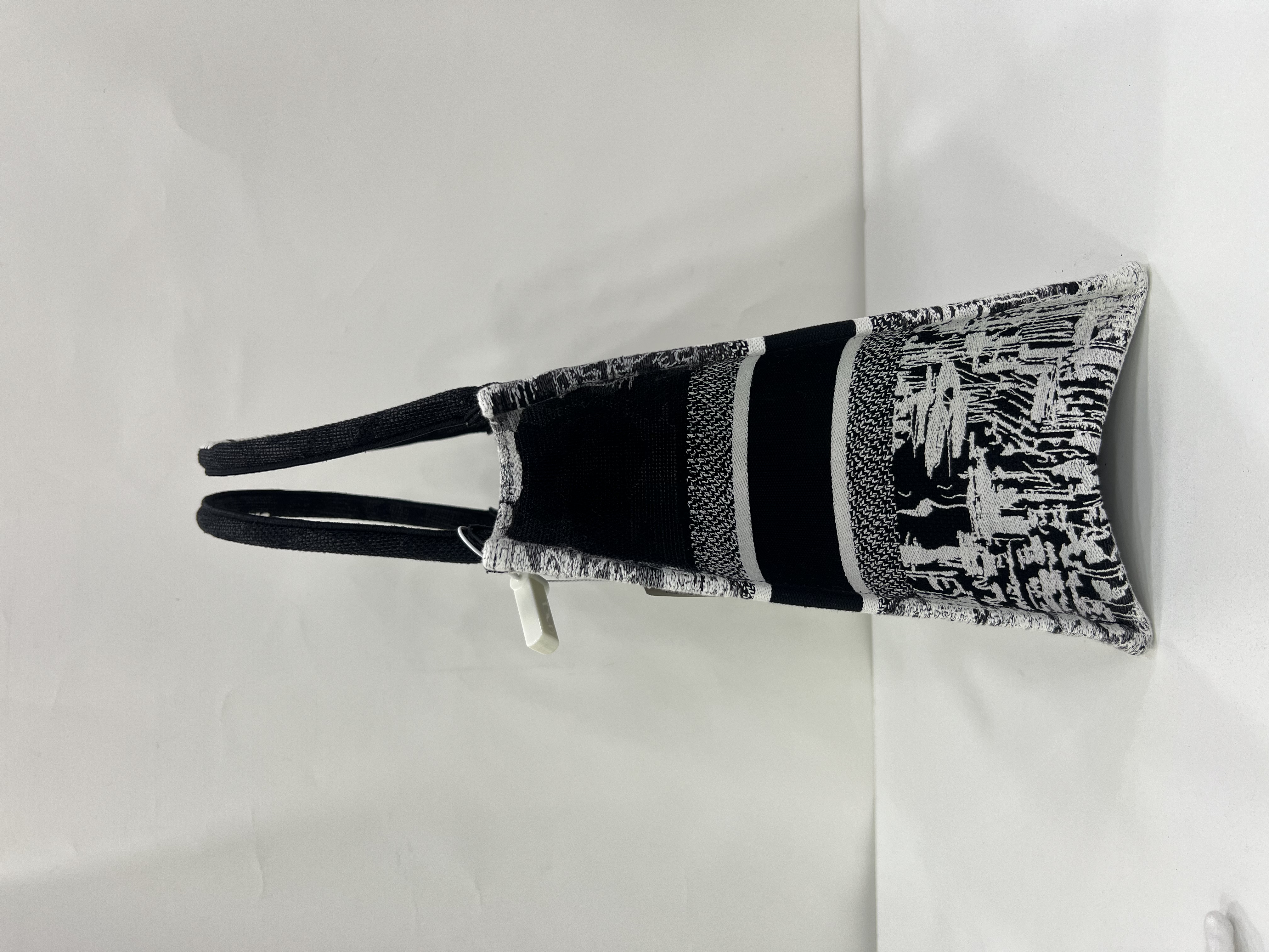 直播貨品 |  [1個-$100 2個-$300］E13