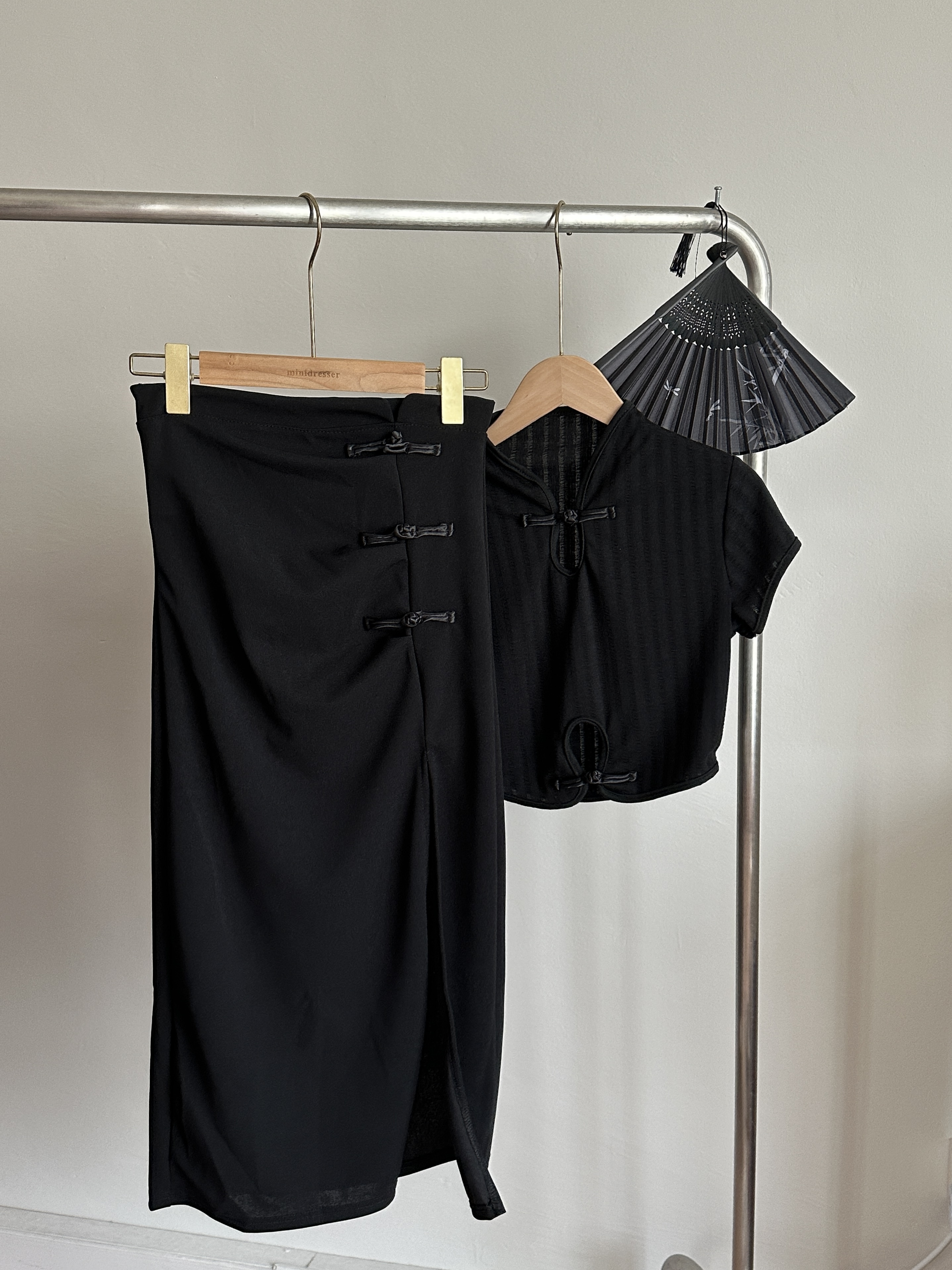 Serene Chinese Tee | Black