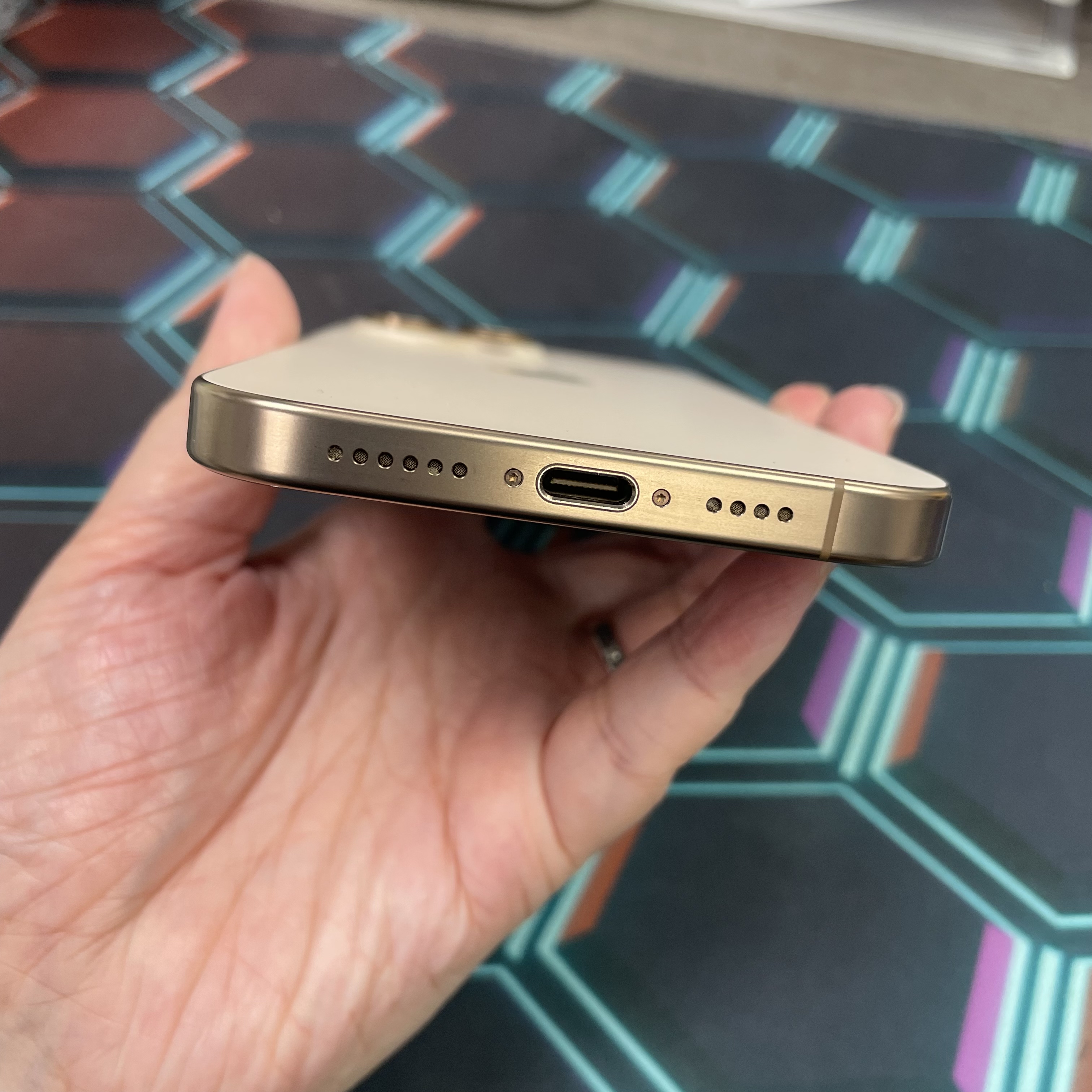 *8377 16 Pro max 完美機 256GB 電96 沙色 gold