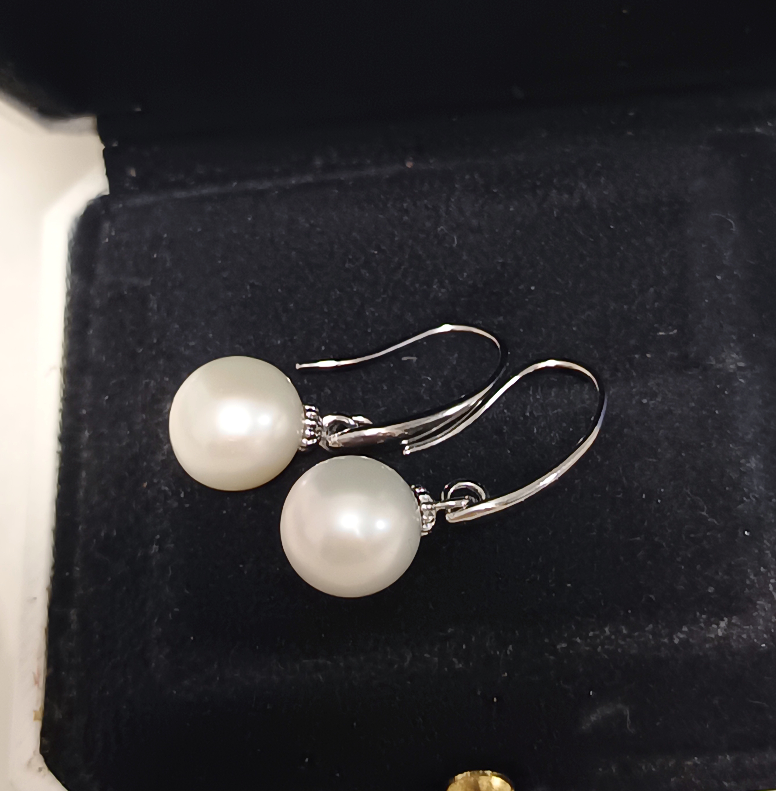 特價品‼️正圓強光愛迪生白珠注白金耳勾