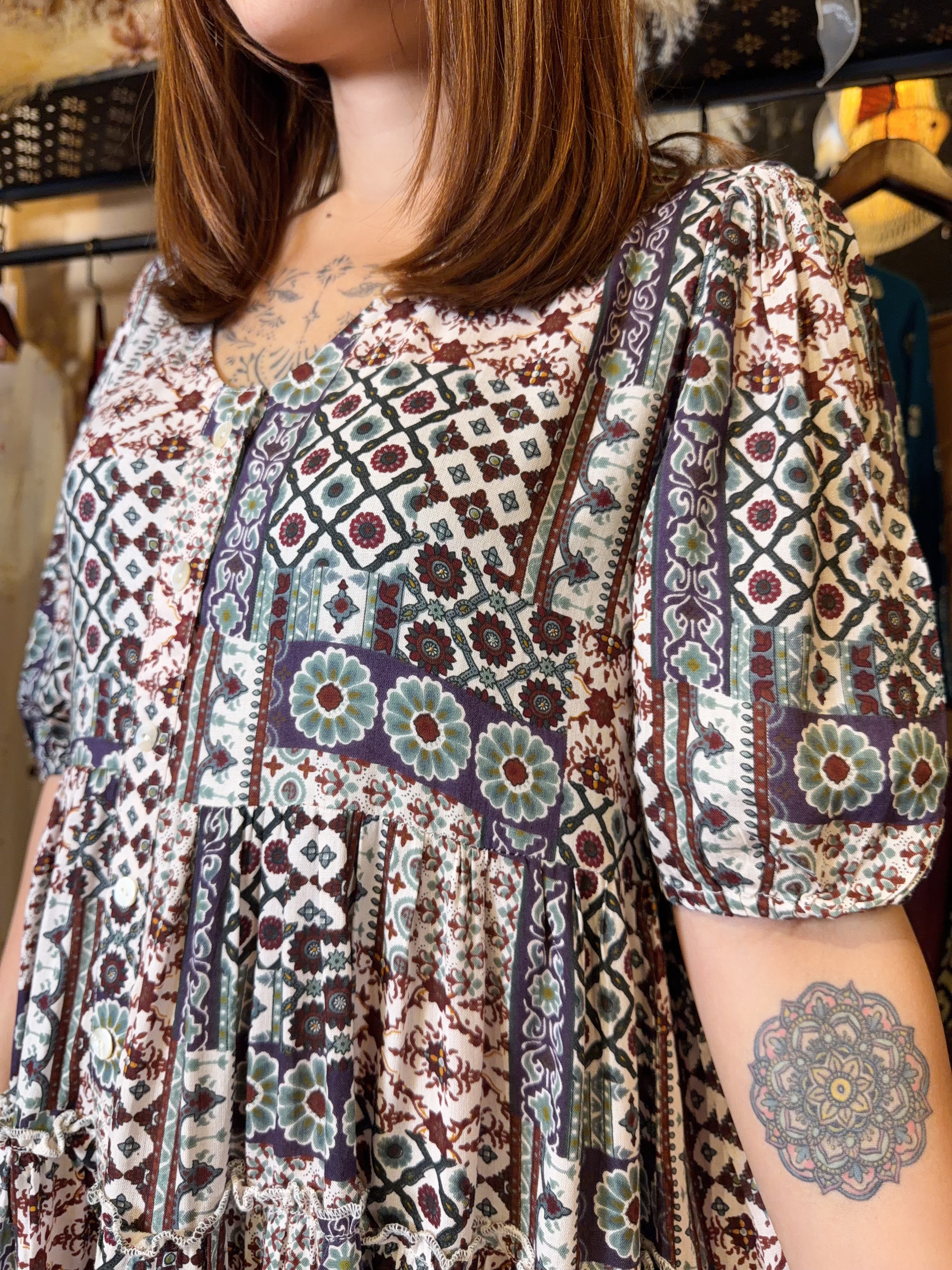 1653 French Vintage Totem Print 3-layer V-Neck SHort OP 35"