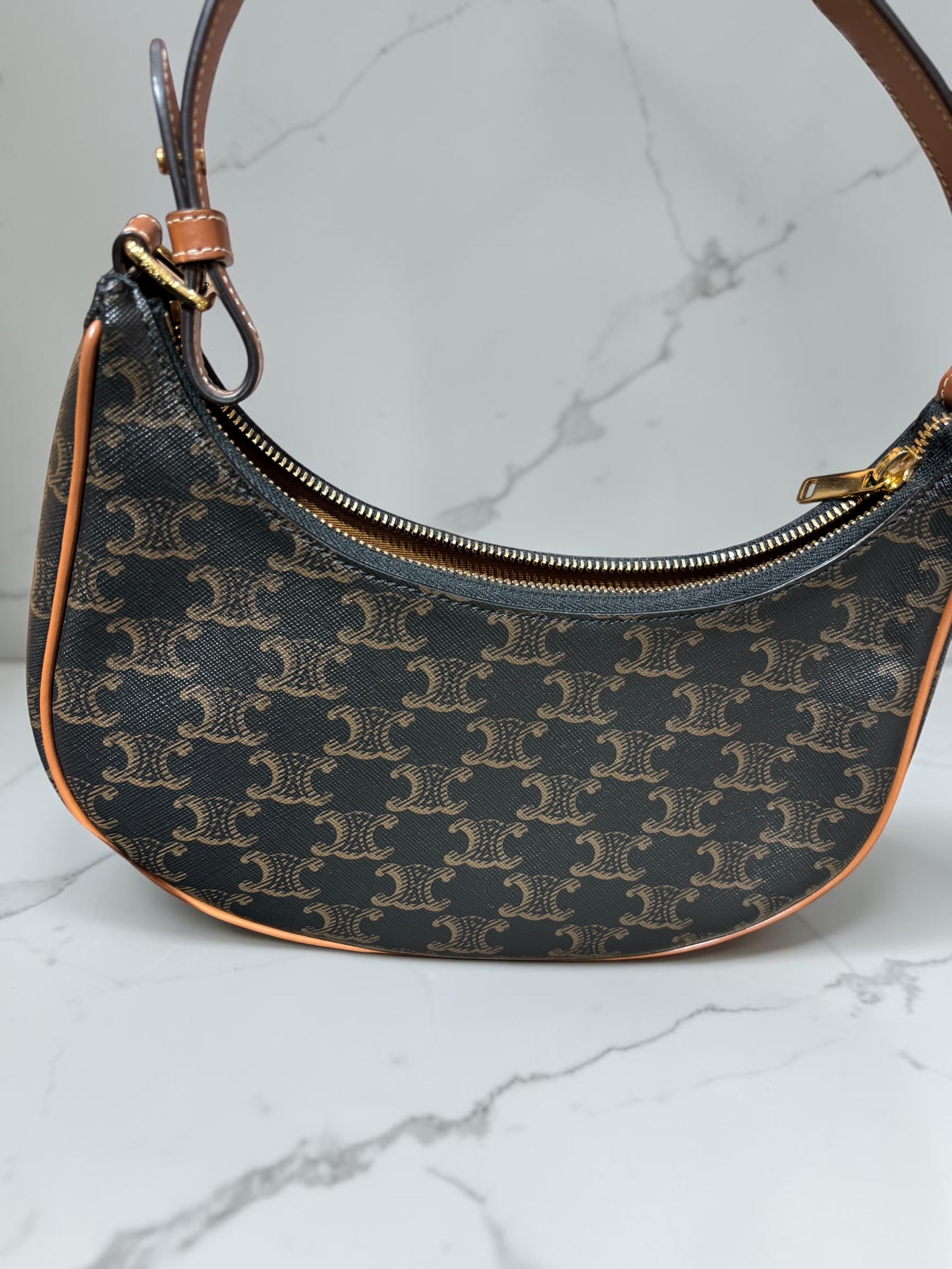 Celine Ava medium hobo bag 100%Authentic, 98%new ✅收據✅dust bag 