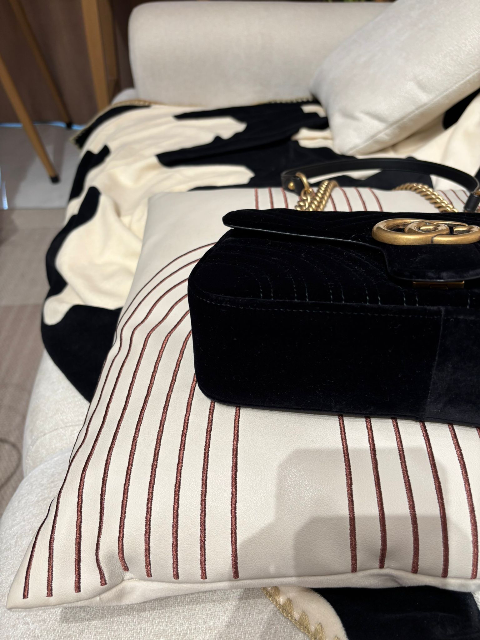Gucci gg marmont flap 26cm velvet  100%Authentic ,98%new ✅tap ✅dust bag  