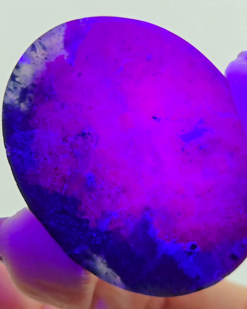 Ruby in zoisite cabochon with hexagonal prism and UV - RBY122