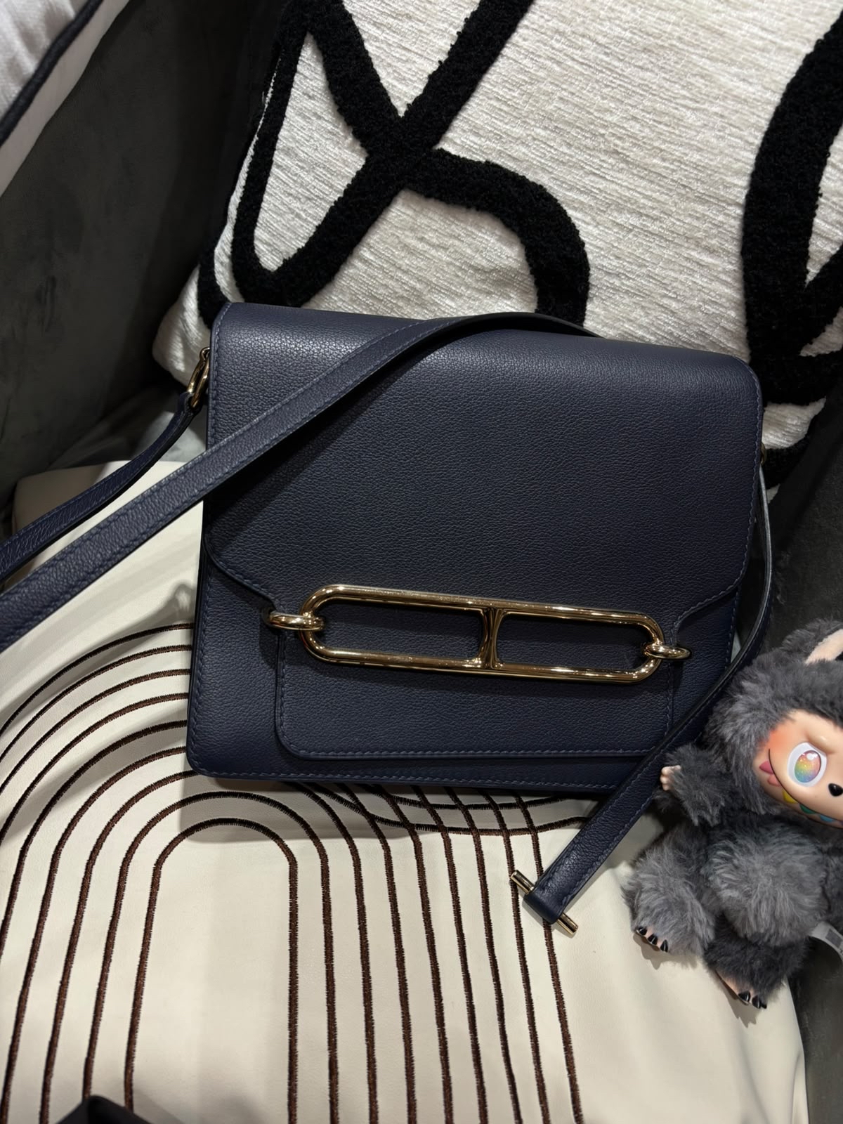 Hermes ROULIS 23,STAMP Y  海軍藍色 100%Authentic, 98%new  ✅dust bag ✅box