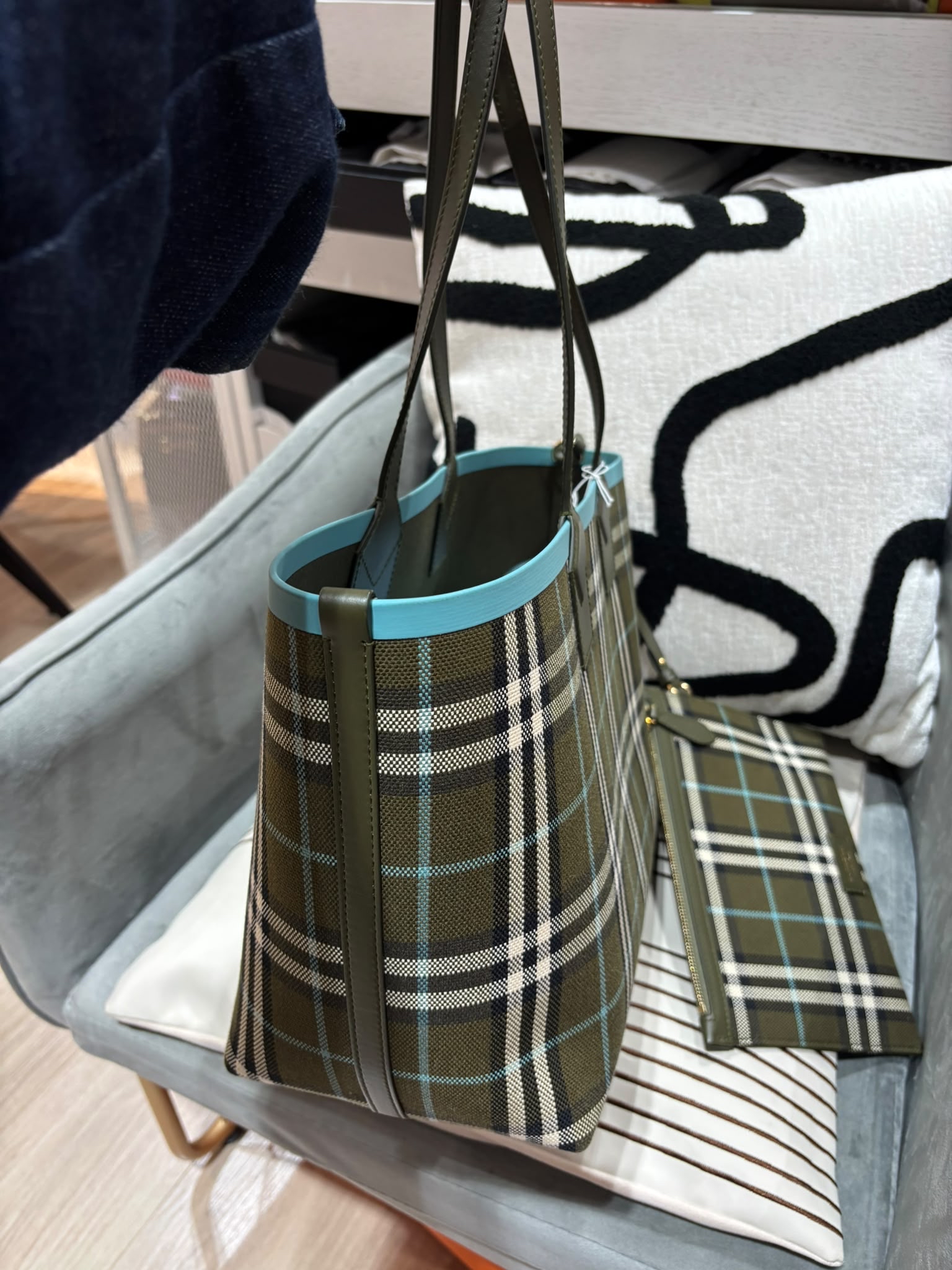 Burberry London Tote Bag Small 100%Authentic, 99%New ✅Dust bag
