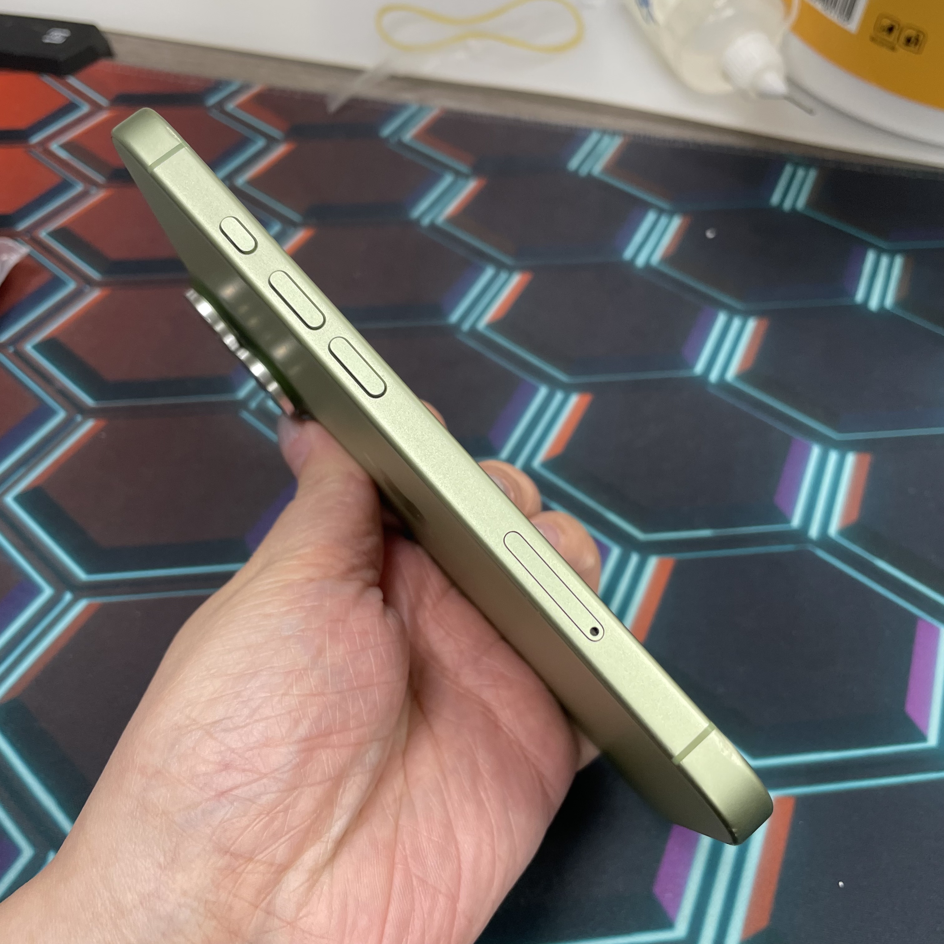 *7518 17 勁靚機 256GB 電100 綠色 green