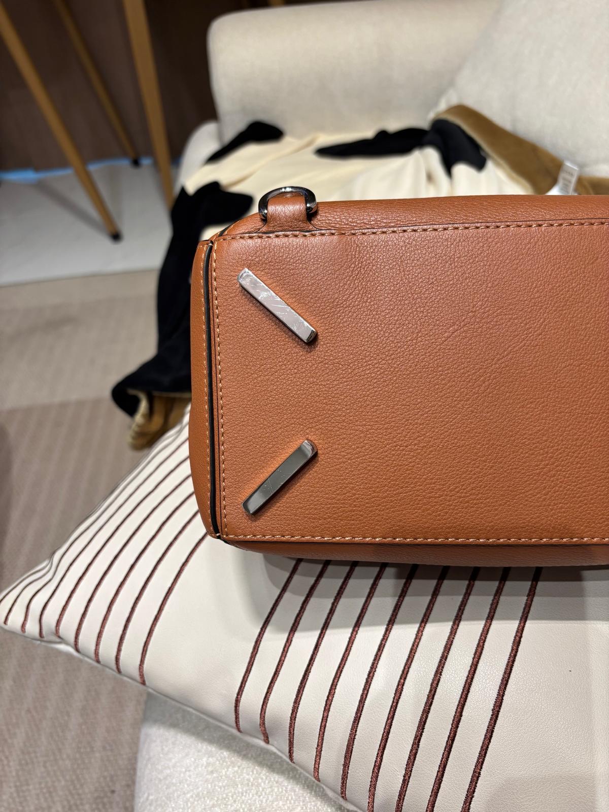 Loewe Puzzle Medium Tan 100%Authentic, 95%New ✅Dust bag