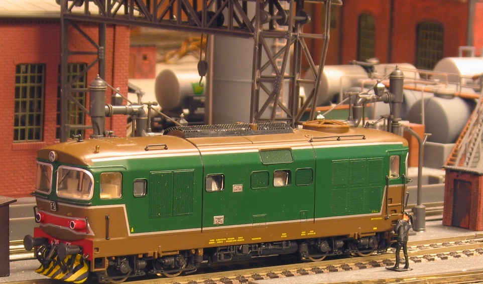 Roco FS D. 345 Diesel locomotive HO D. C. 2-Rail 