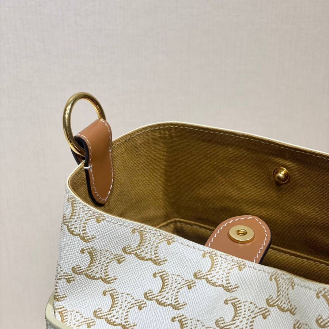 🔥大货实拍图 𝗖𝗘𝗟𝗜𝗡𝗘 ♥ 𝗦𝗧𝗥𝗔𝗣 𝗕𝗢𝗫 型号：197142 尺寸：10.5*14.5*10cm