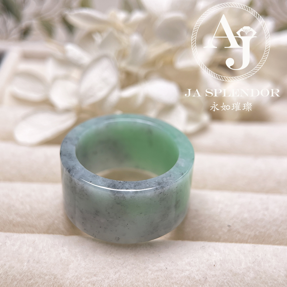 JR-197 天然翡翠A玉 果綠灑烏鷄半山半水扳指
