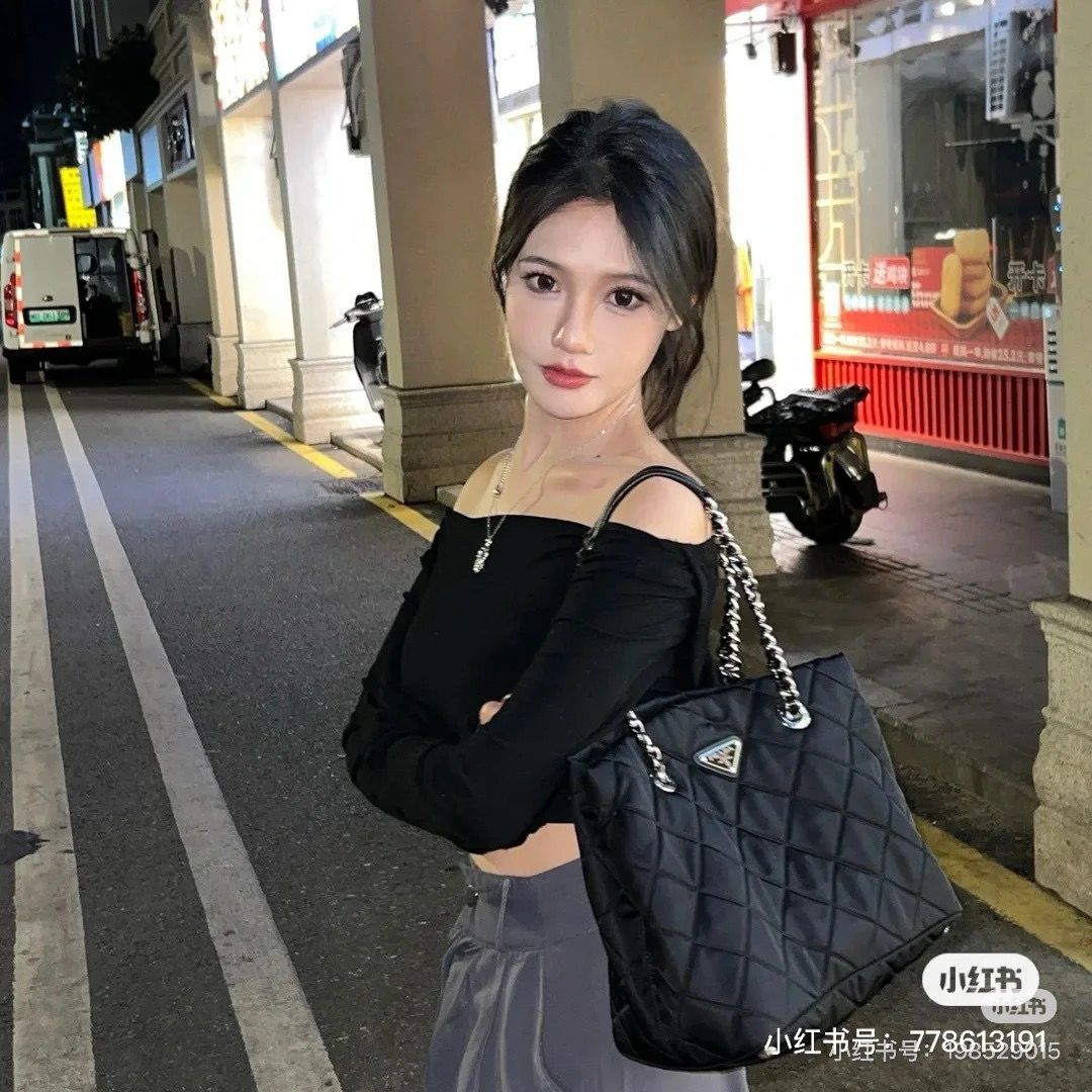 原單* Prada菱格鏈條托特包。$499