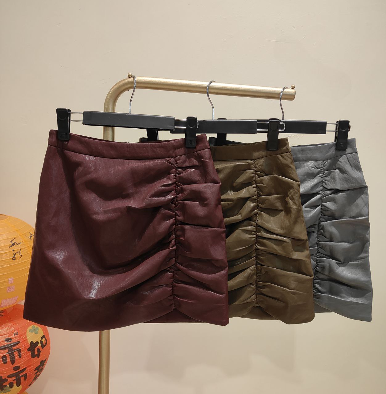 皱褶皮革裤裙 1400