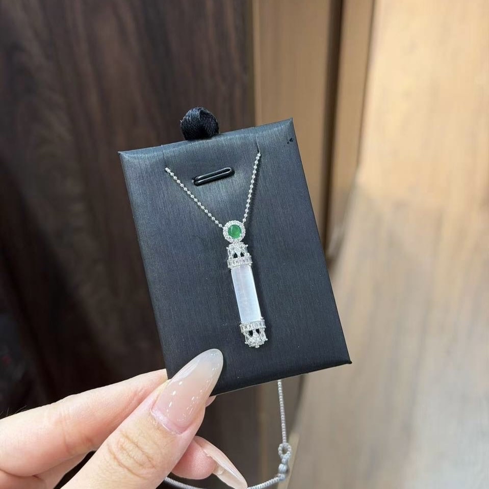 水沫玉项链 