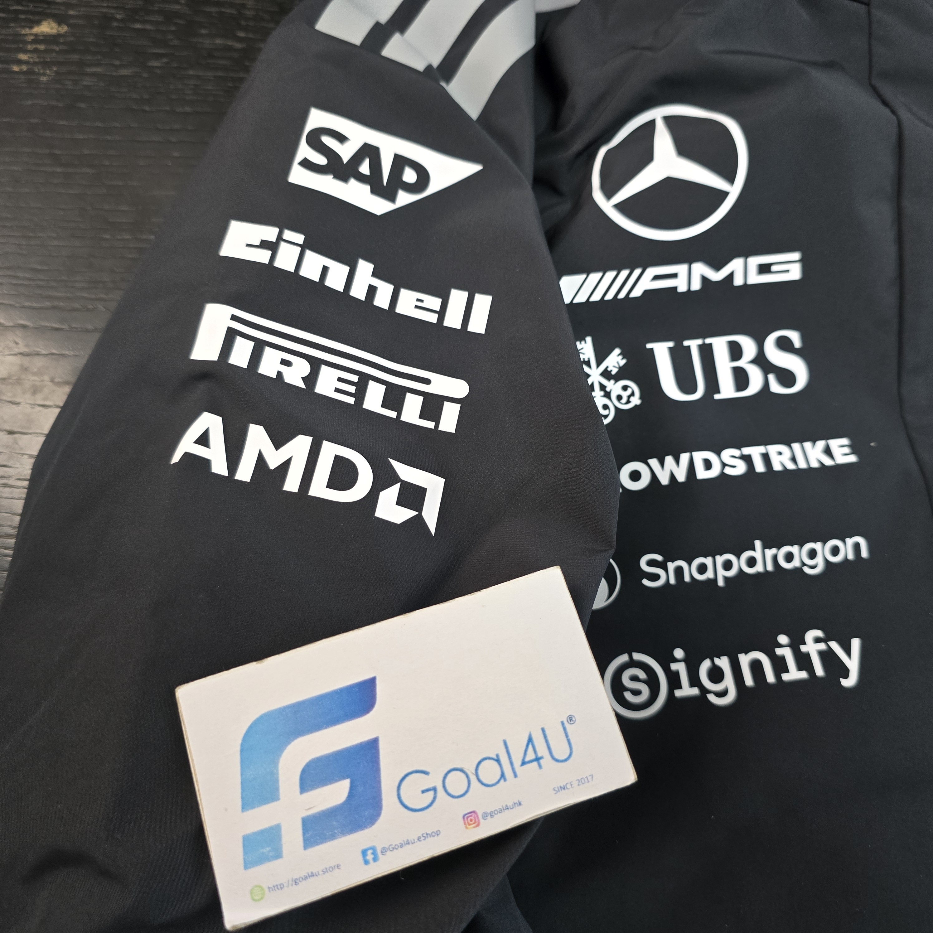 Adidas F1 Mercedes Benz 平治車隊 2026 黑色工程師外套 KE5552