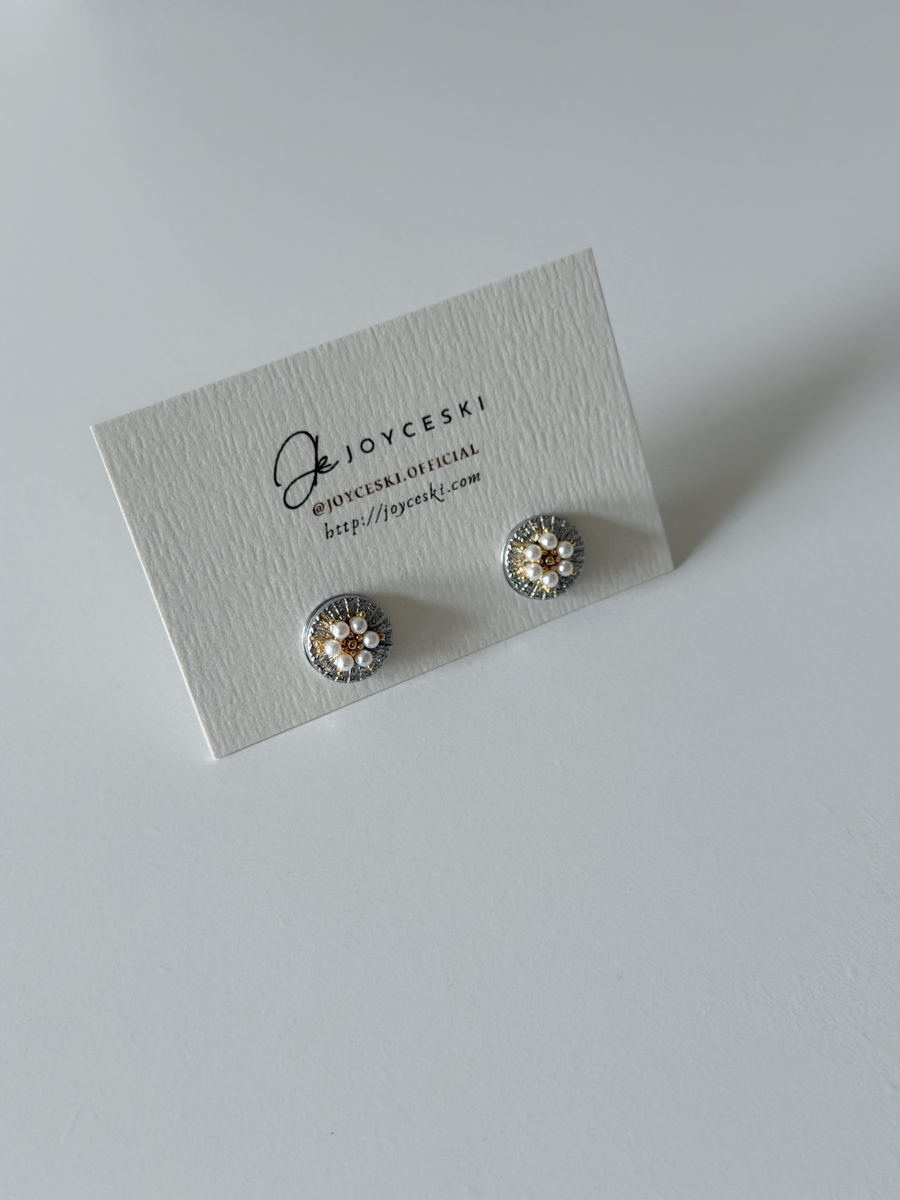 英國金屬壓花RUFFLE裙邊鈕扣耳環/銀色珍珠小花