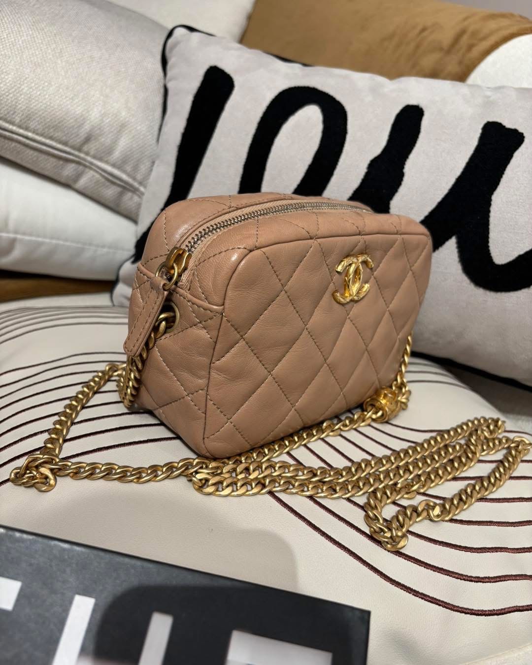 Chanel camera bag  100%Authentic, 90%New ✅晶片 ✅Dust bag