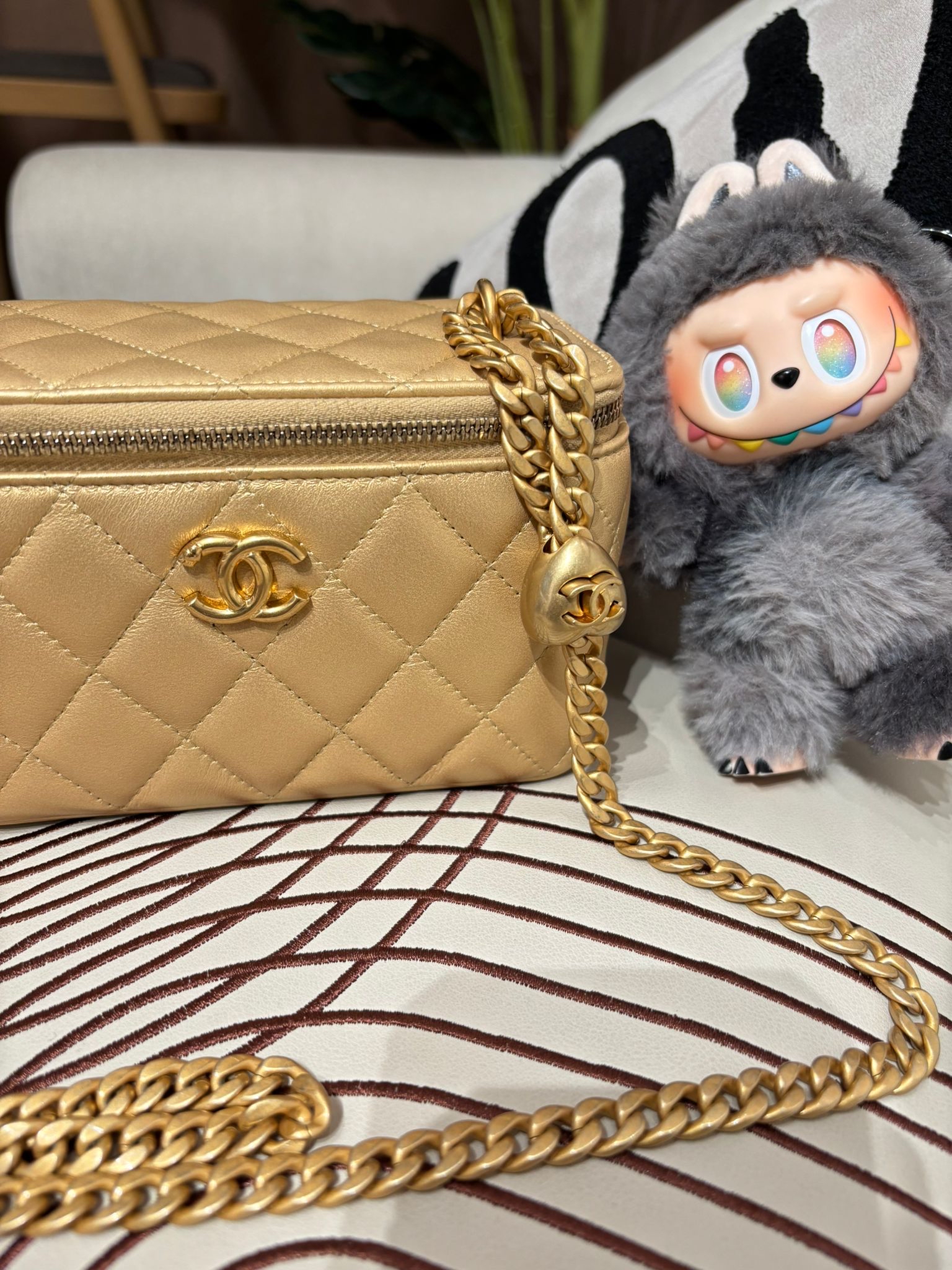 全新未使用品 Chanel Vanity With Heart Pearl Crush 100%Authentic, Brand New 全新 ✅晶片✅Dust bag✅Box