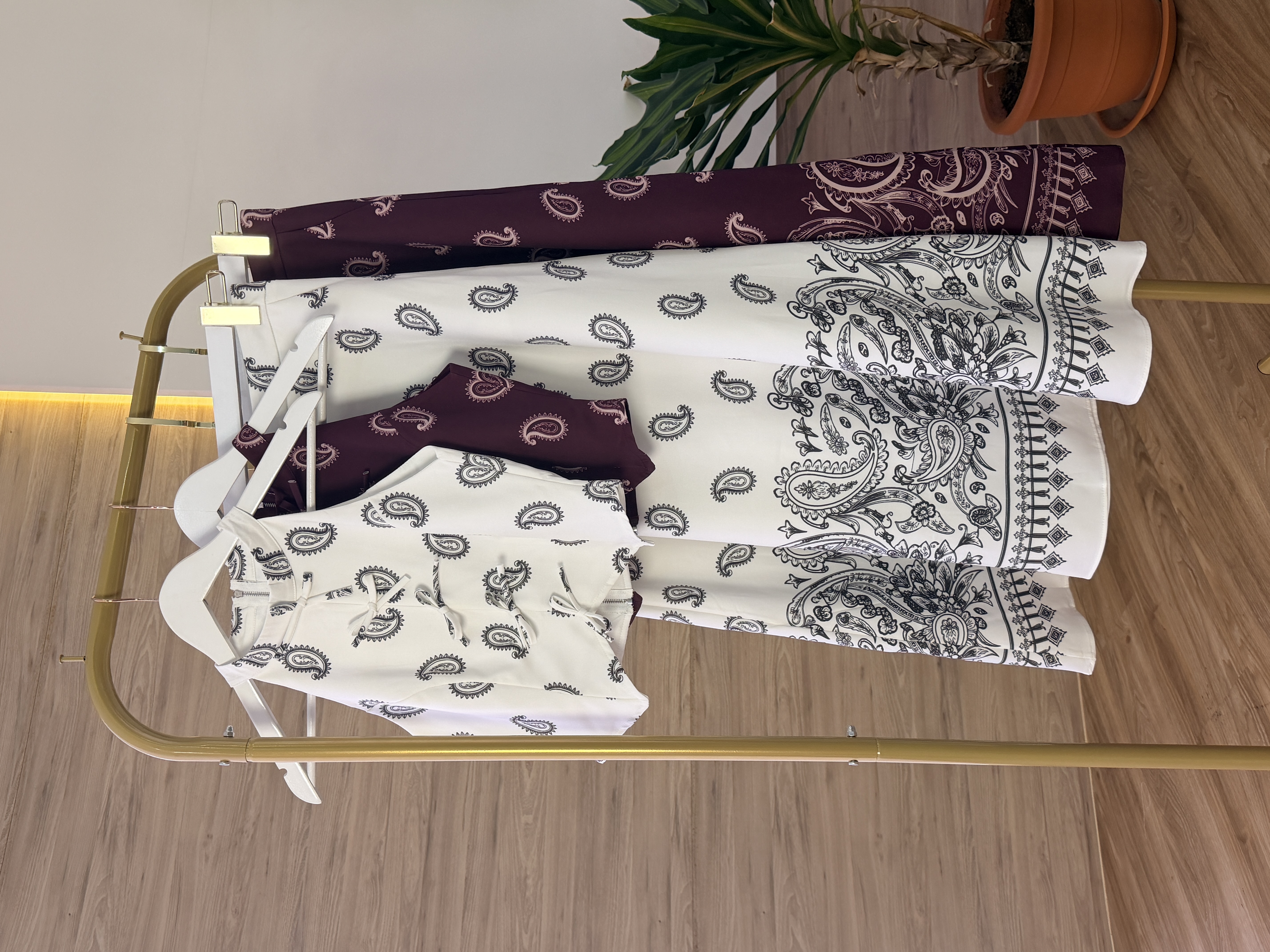 Amour Paisley Set Wear
