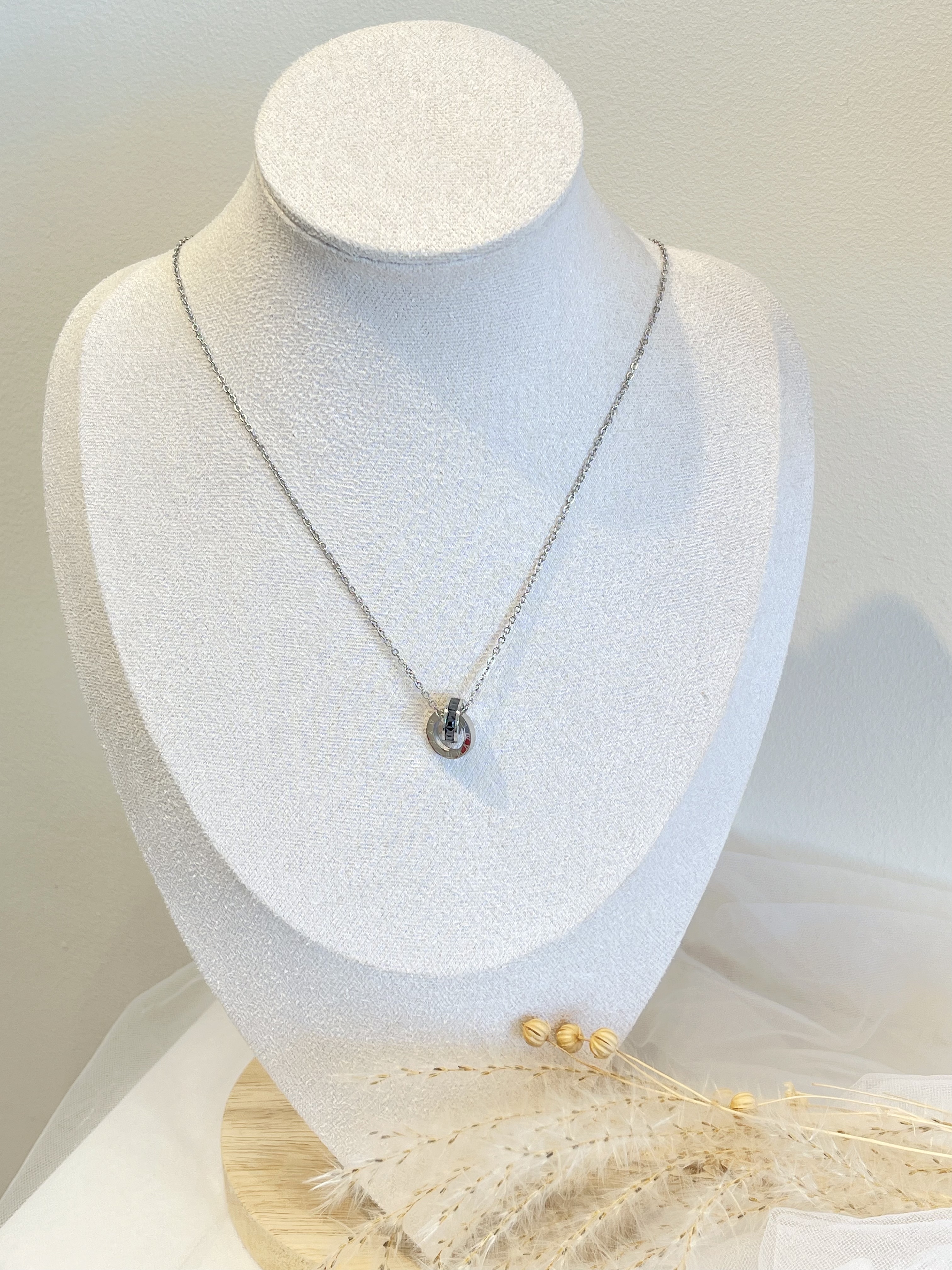 罗马数字环环相扣黑色锆石钛钢项链