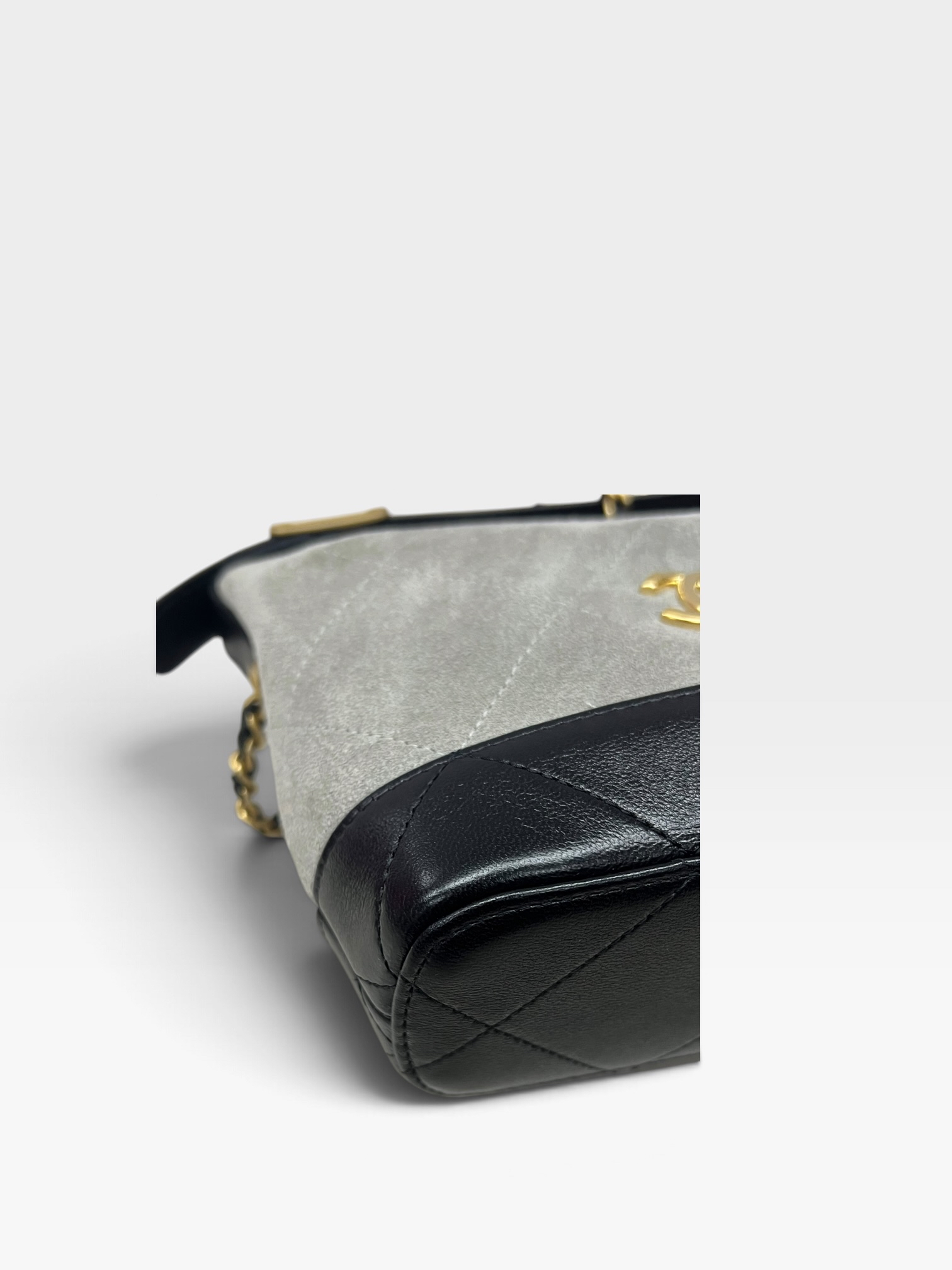 Pre-Owned CHANEL Clutch with Chain / Product Code: 102921