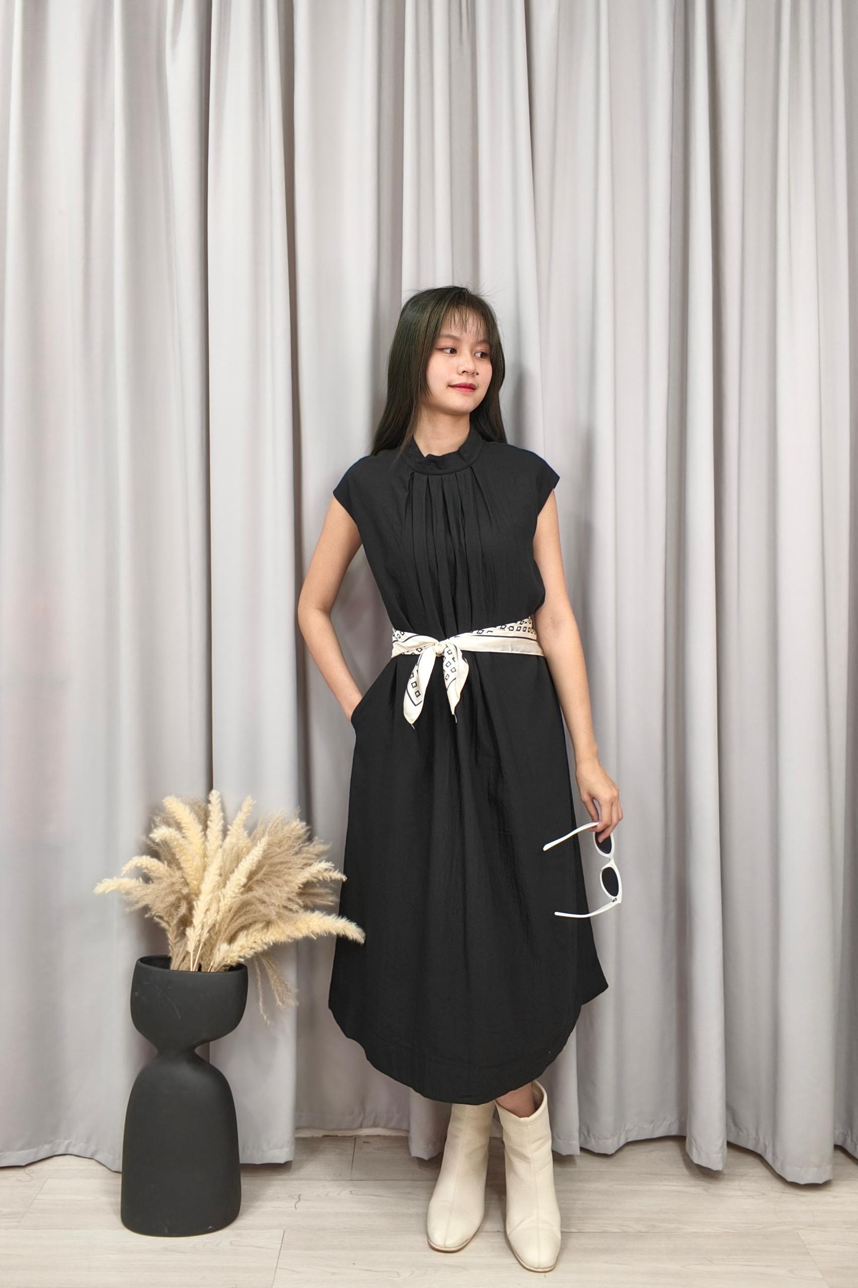 14241146 Noir Grace Midi Dress