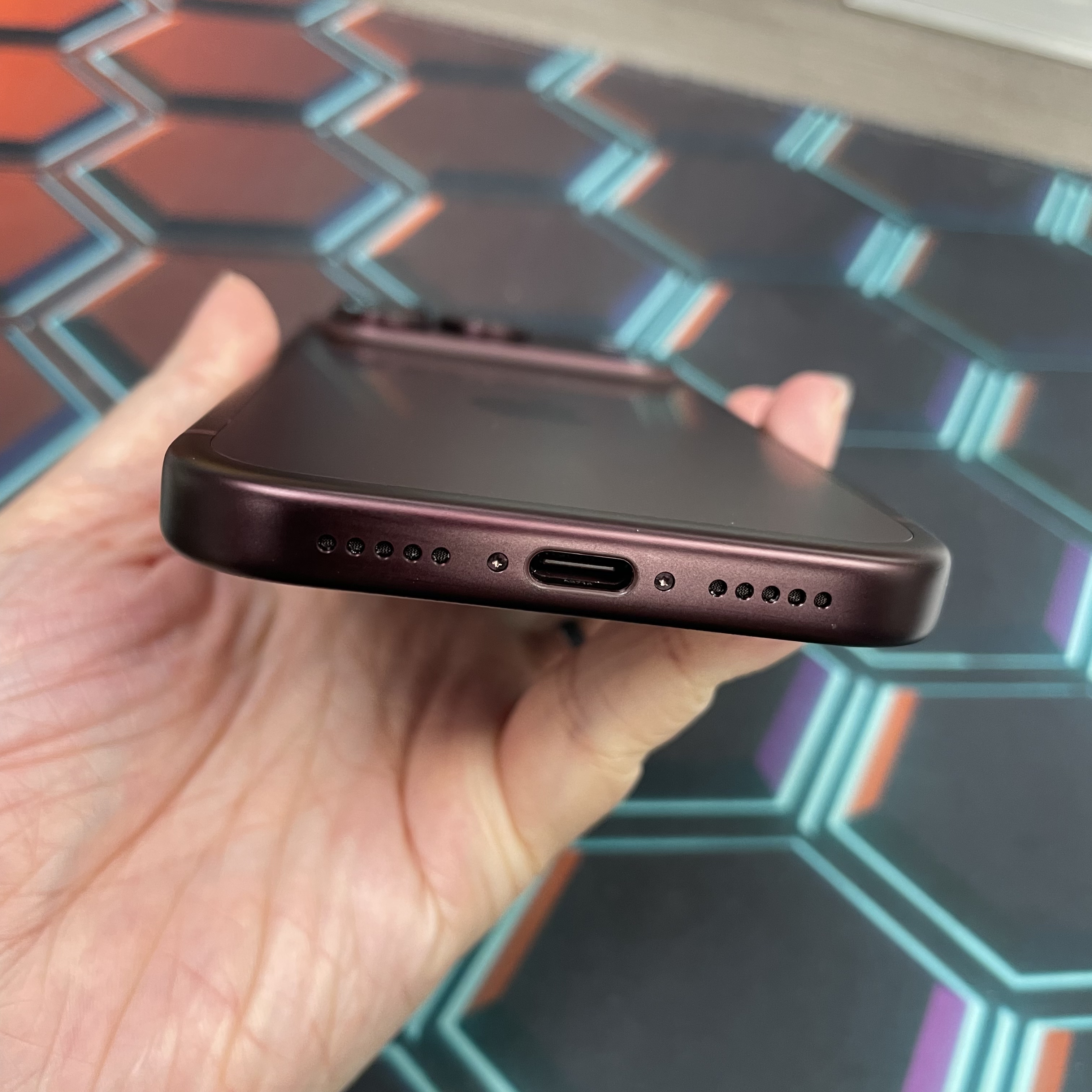 *8423 18 Pro 未使用品 256GB 電100 酒紅色 red