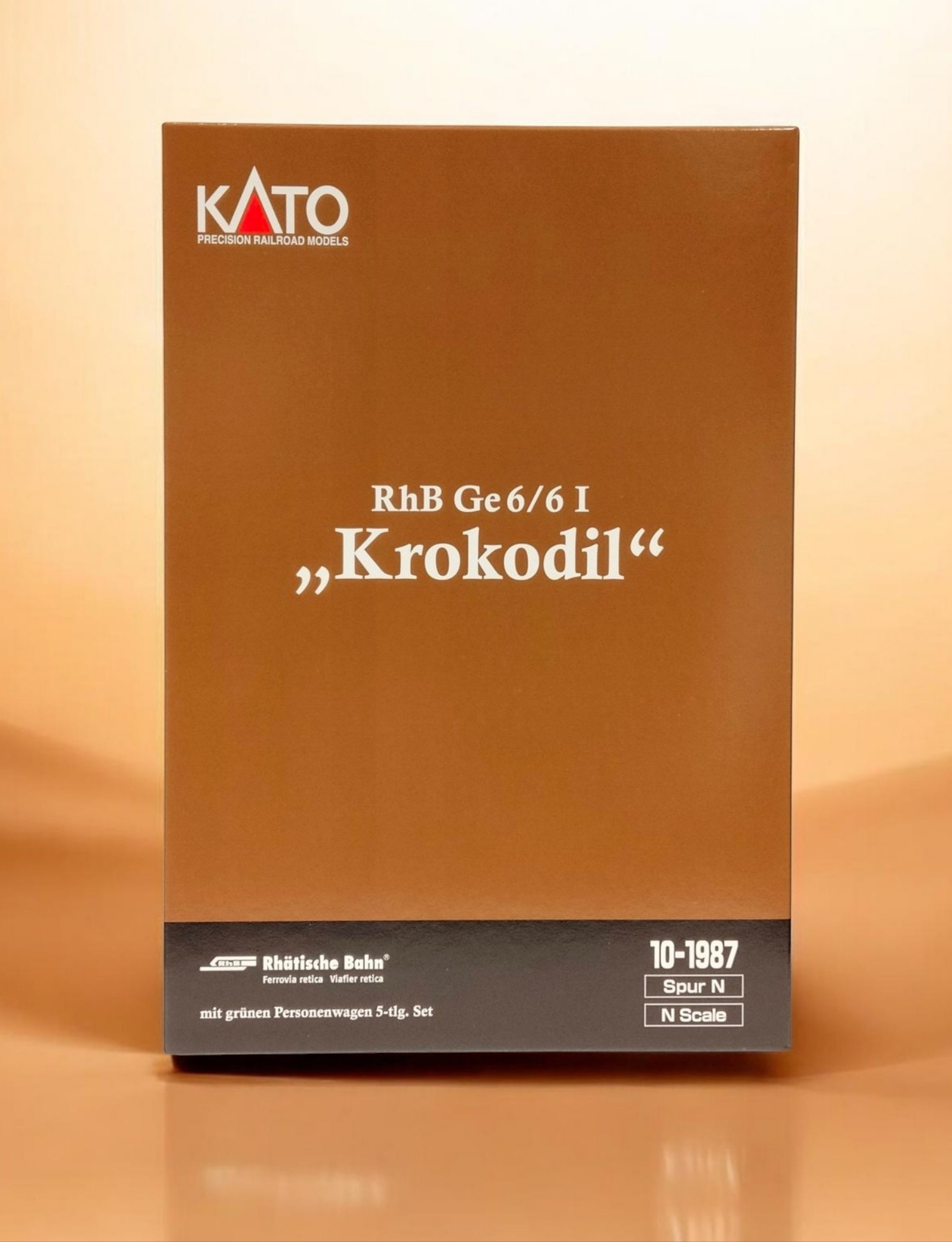 Kato N 9mm 軌 Ge6/6-I <雷蒂亞鱷魚> & 阿爾卑斯山綠色客車