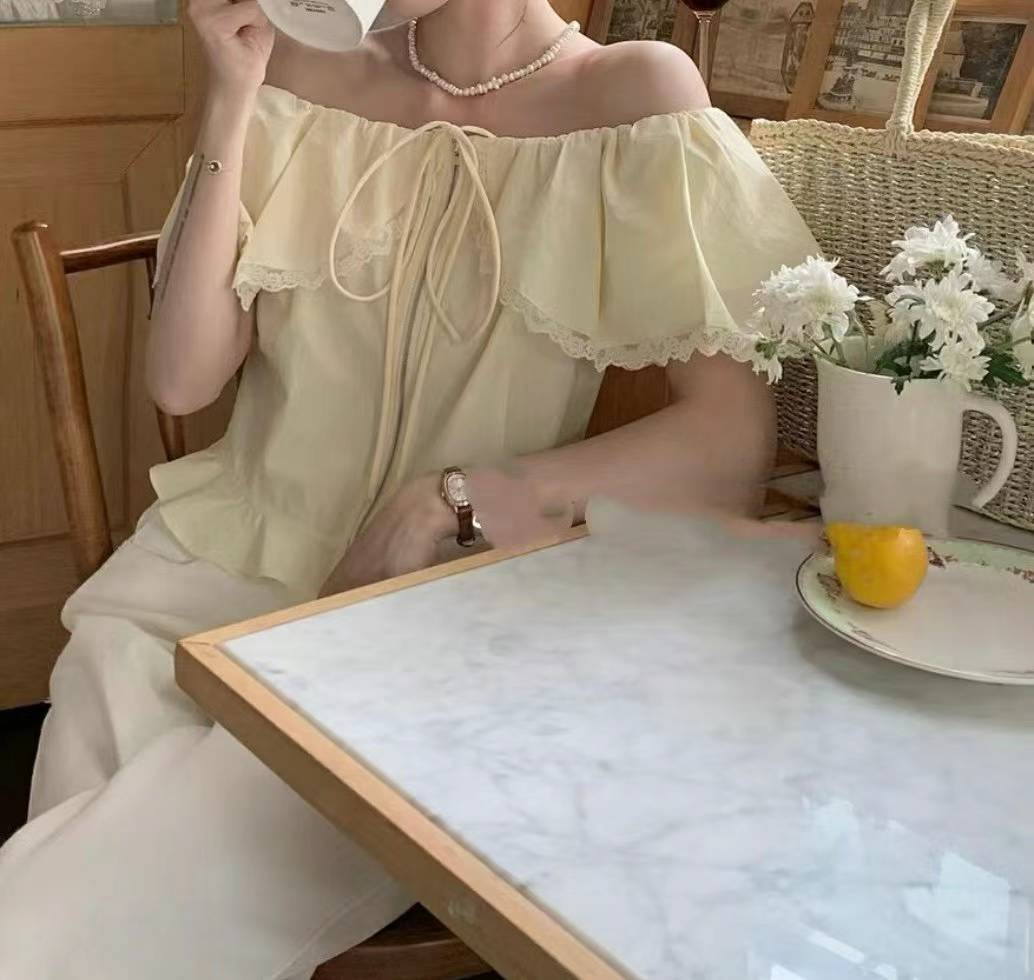 Lace Trimmed French Off-Shoulder Ruffle Peplum Top ‖ 蕾丝边法式一字肩荷叶边收腰上衣 KR0187115