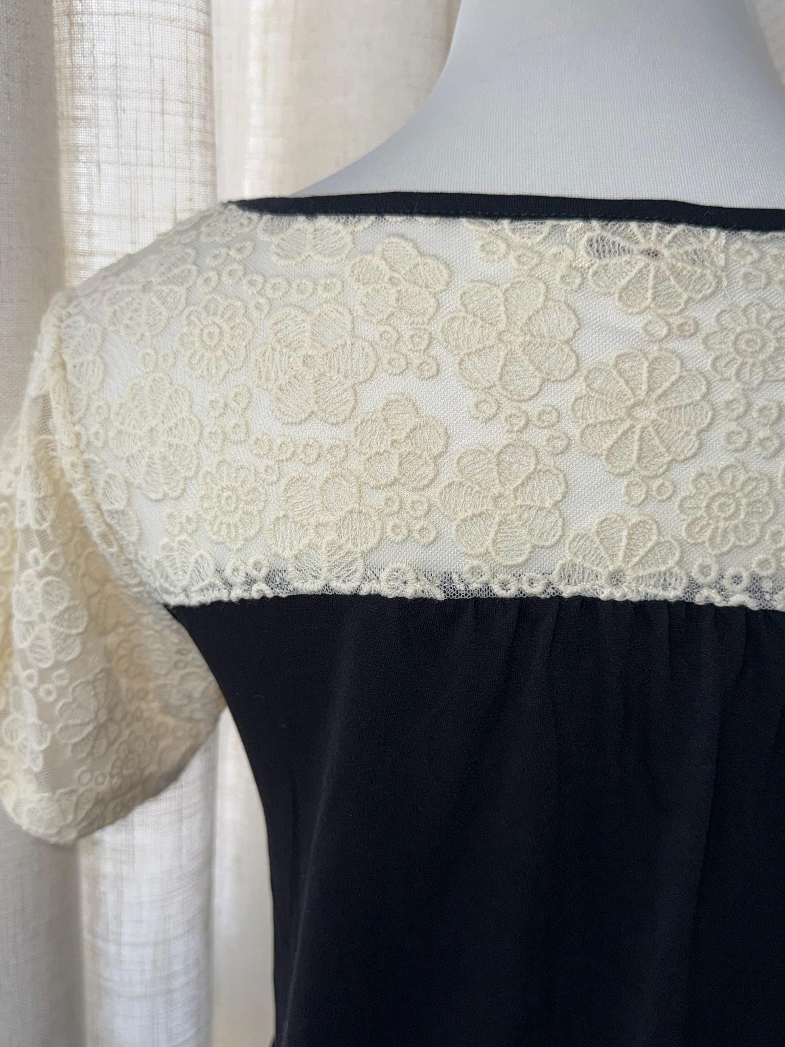 Axes Femme Jeweled Lace Patchwork Short Sleeve Top