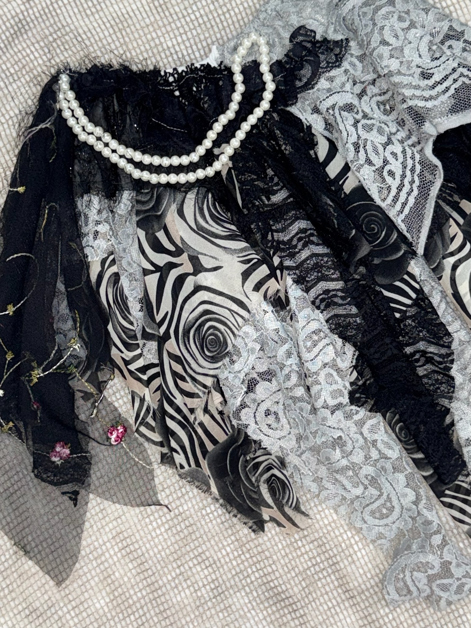 Fairy Grunge Pearls Mixed Remade Skirt [Black]